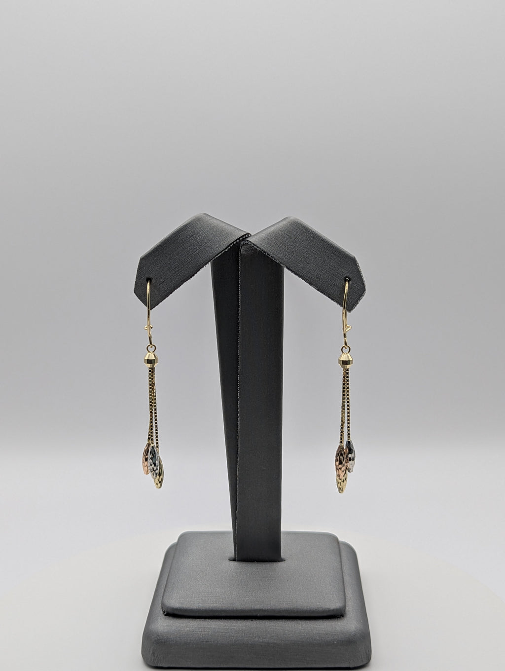 Aretes Colgantes de Oro Tricolor 14K con Corte Diamantado