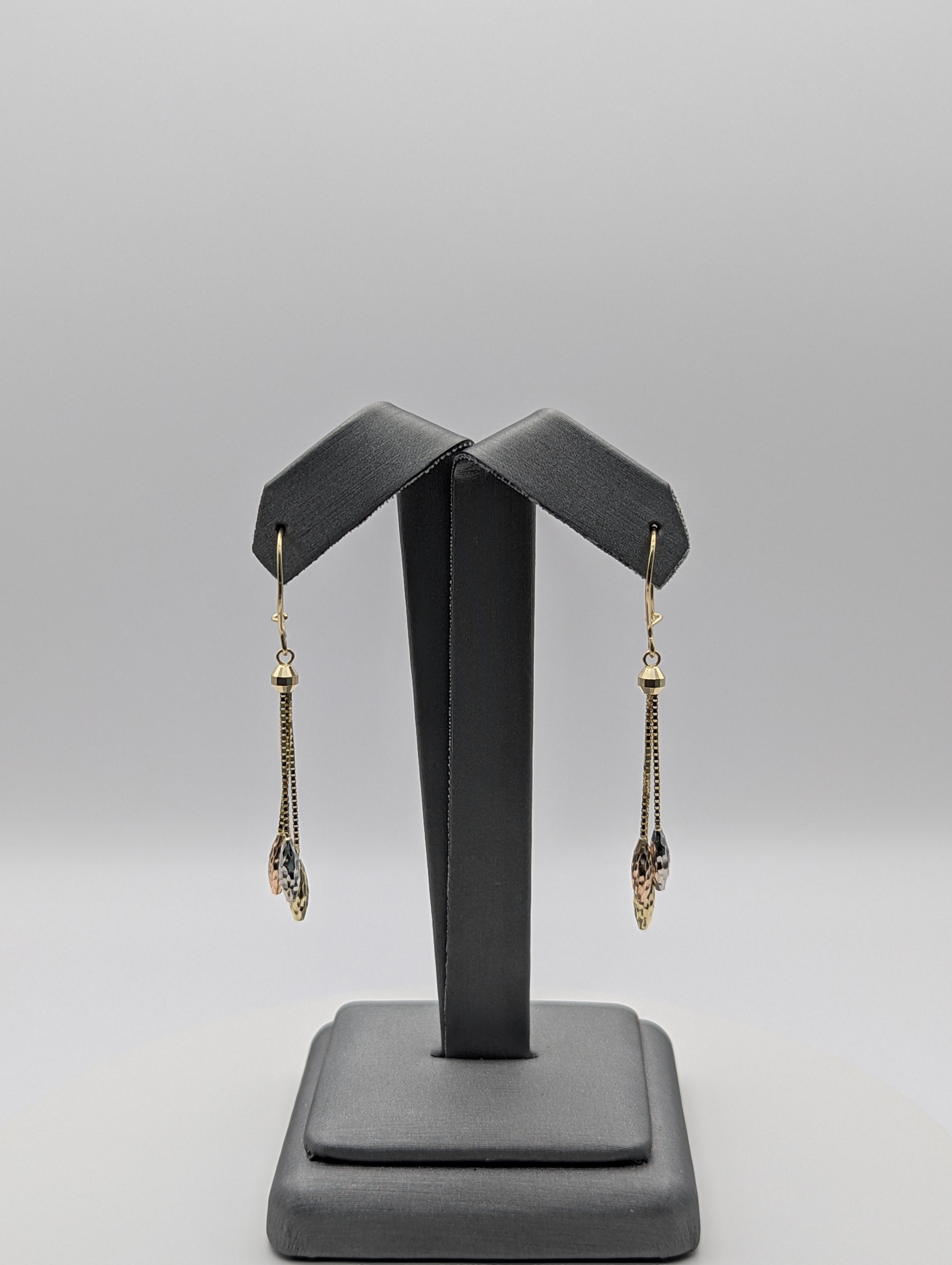 Aretes Colgantes de Oro Tricolor 14K con Corte Diamantado