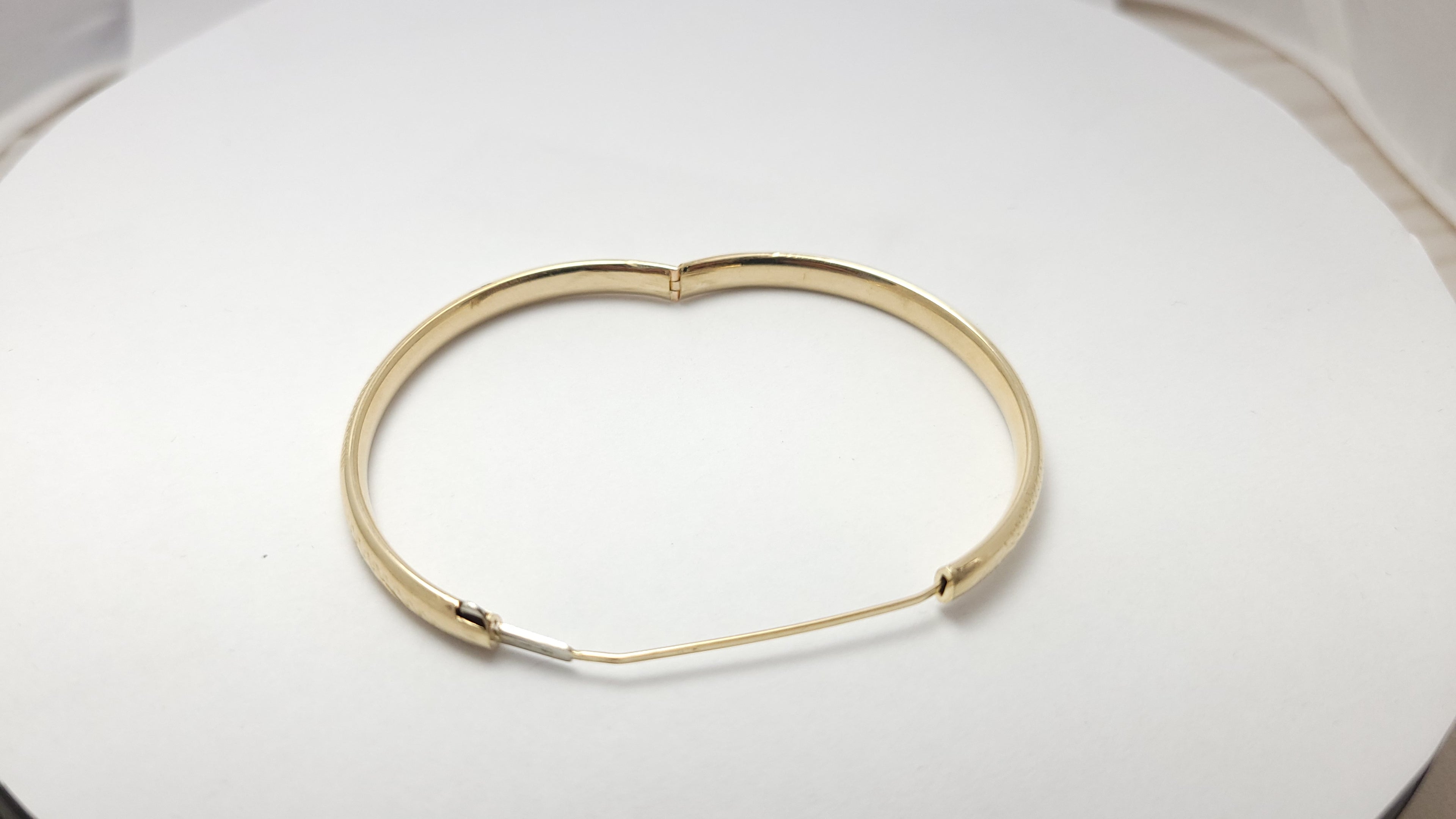 10K YG Dia-Cut Bangle