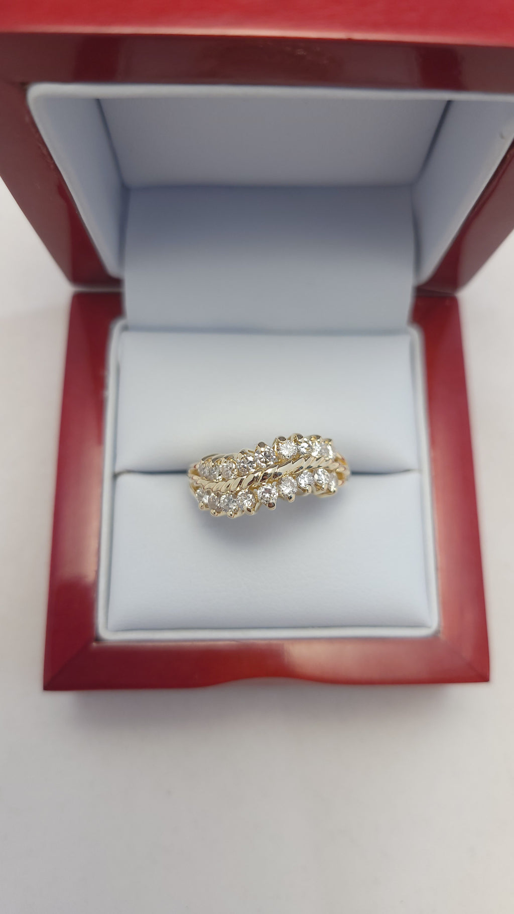 Anillo de oro amarillo de 14K con dos filas de diamantes fantasía