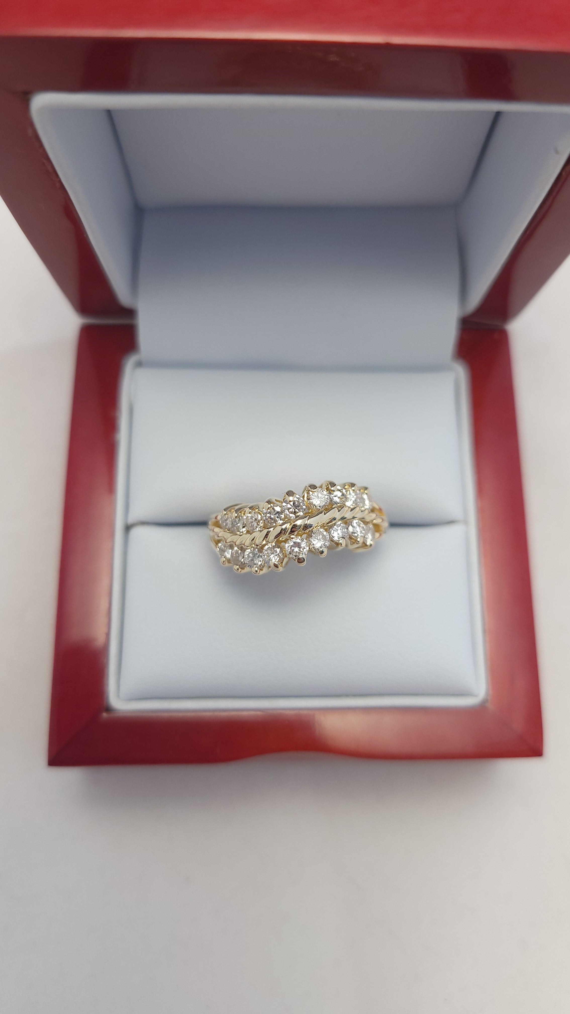 Anillo de oro amarillo de 14K con dos filas de diamantes fantasía