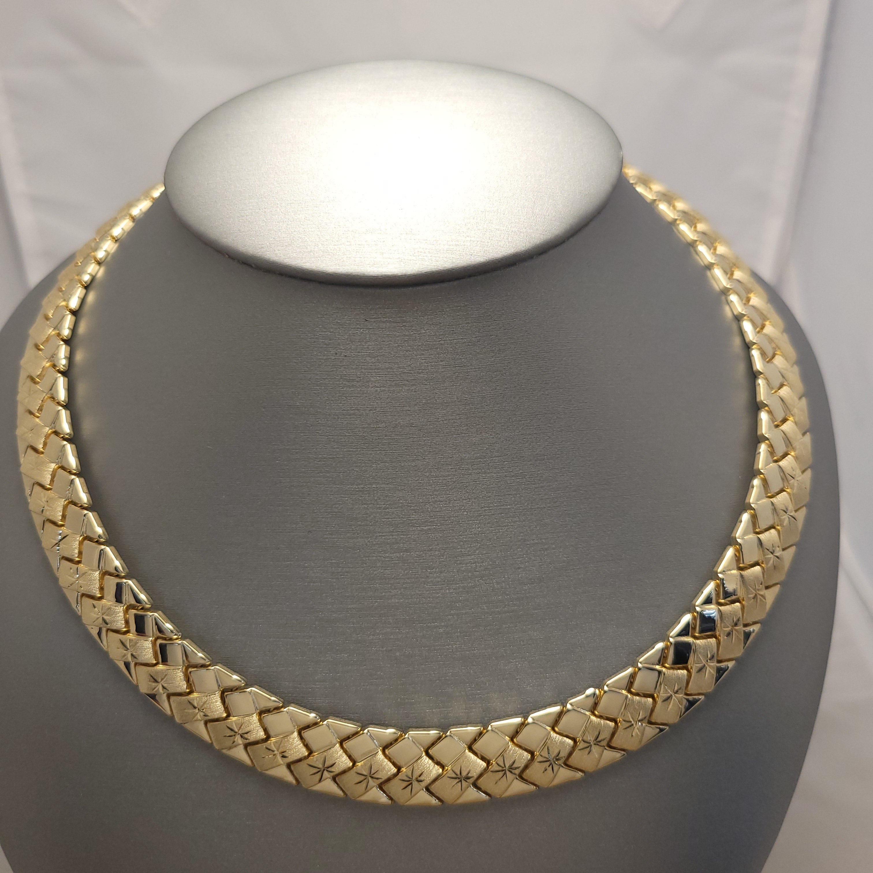 Cadena texturizada de oro amarillo de 14K