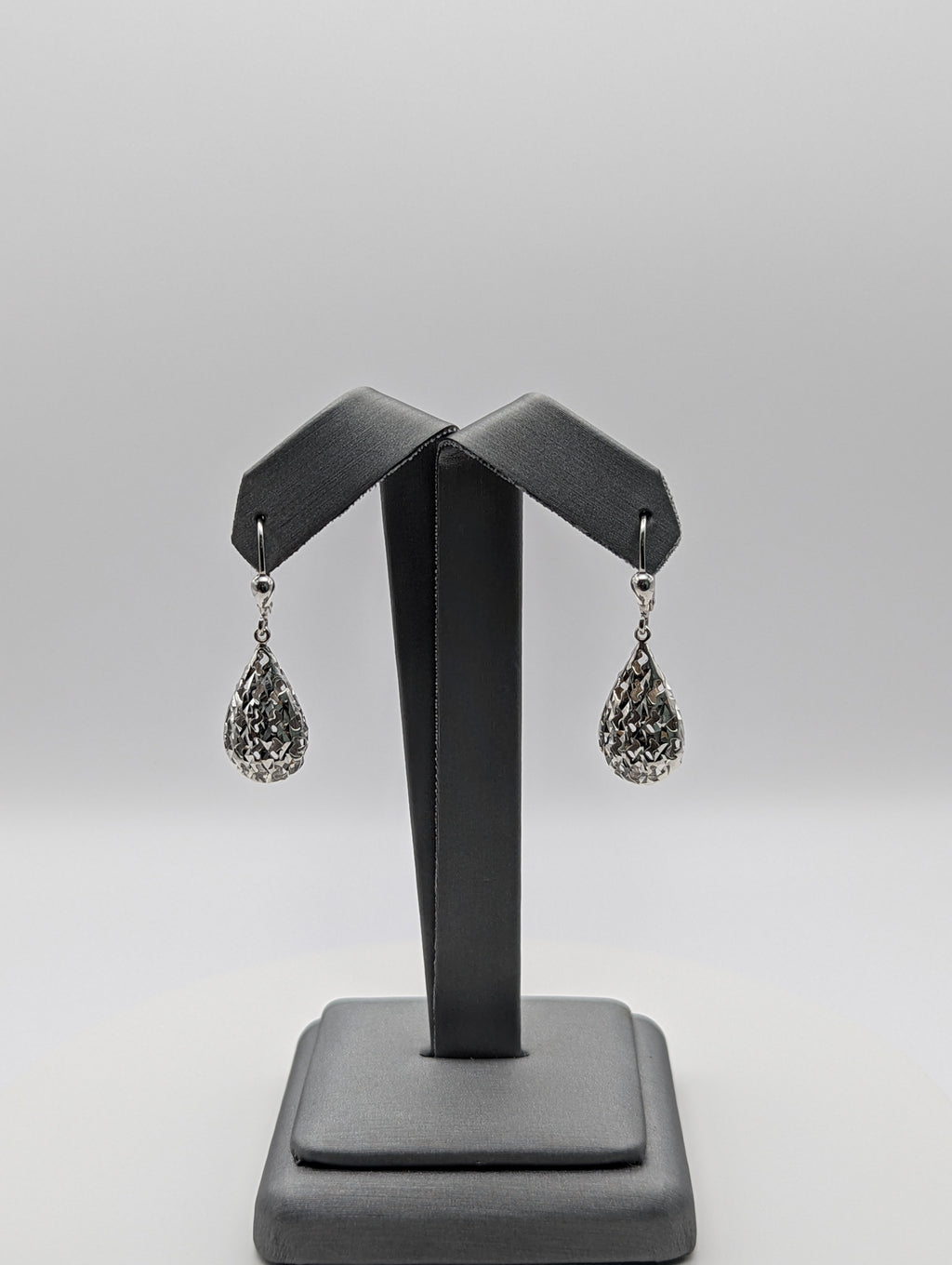 Pendientes de lágrima de oro blanco de 14K con corte de diamante