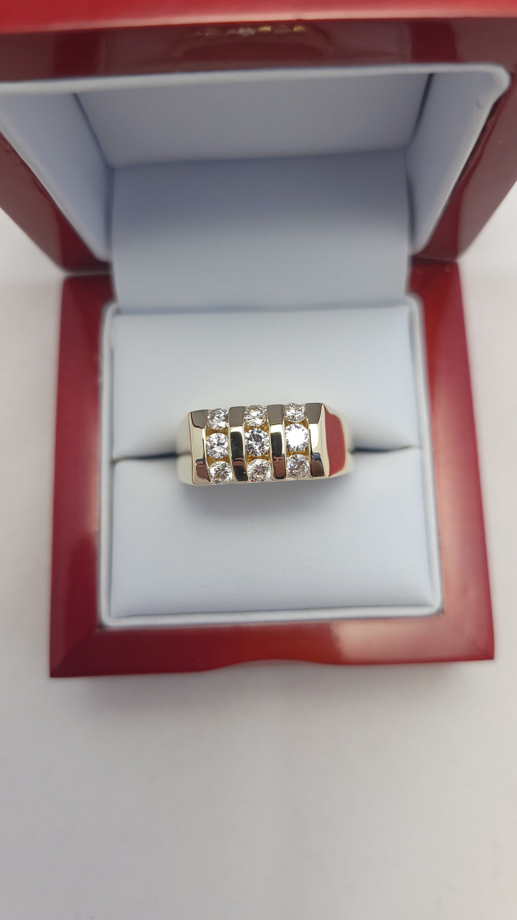 Anillo de diamante de oro amarillo de 14K