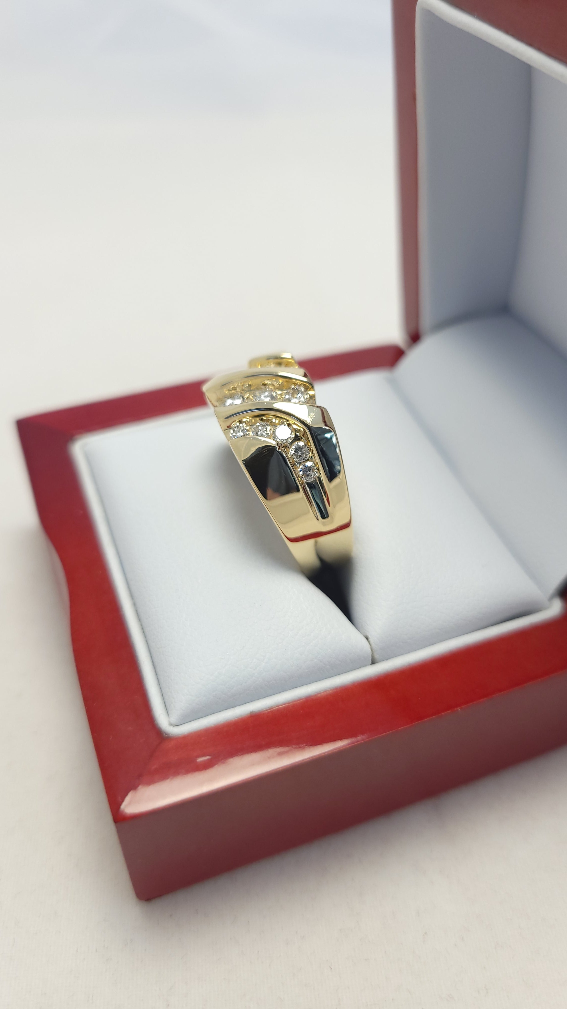 ANILLO DE DIAMANTES DE ORO AMARILLO DE 14K