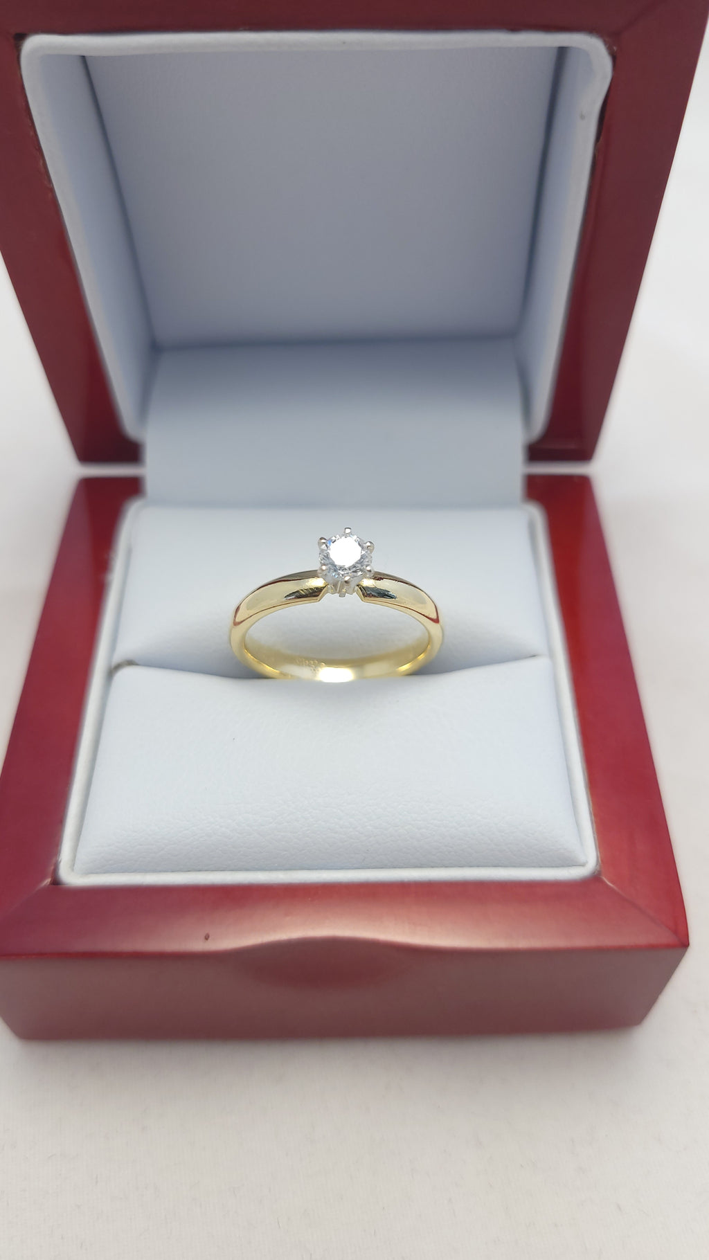 18K YG Solitaire Diamond Eng Ring