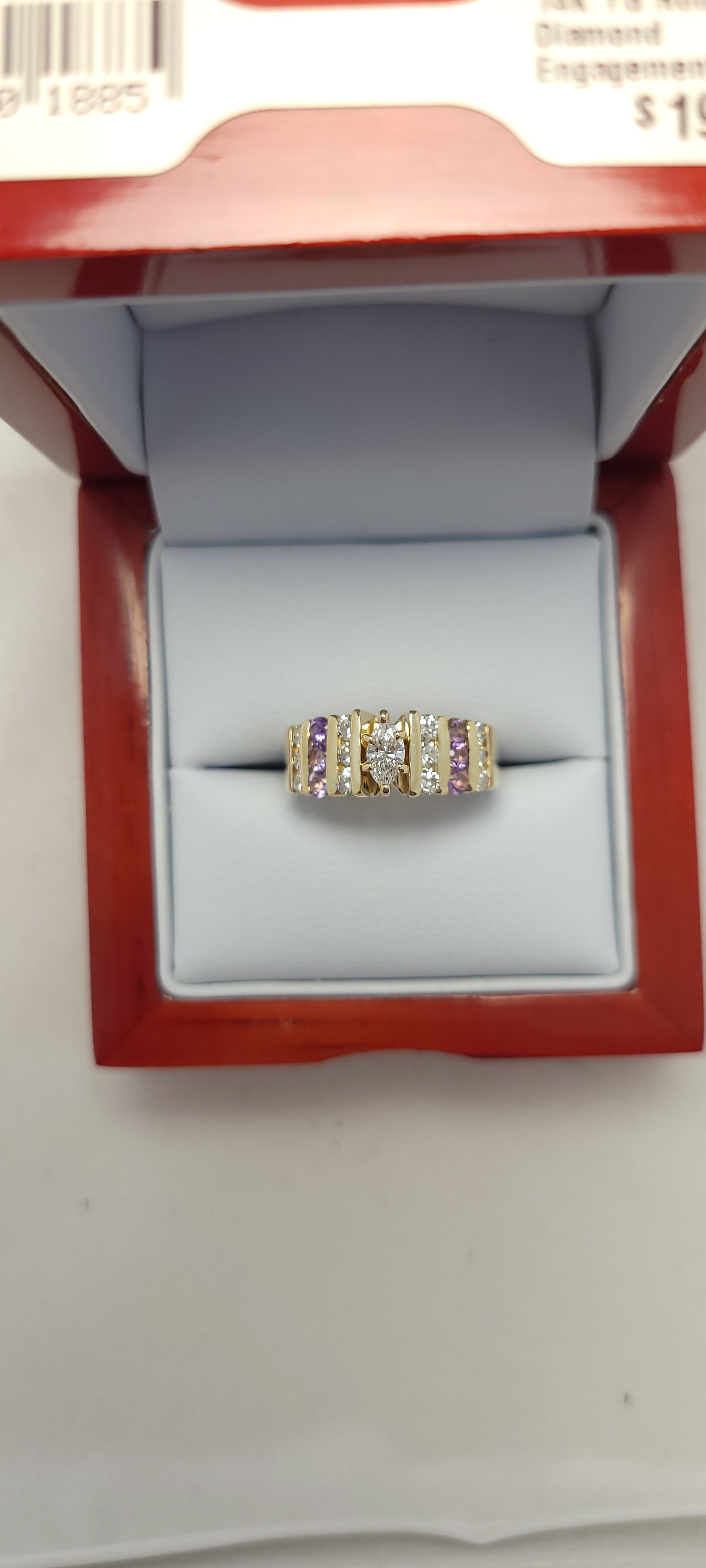 Anillo de amatista con diamantes en oro amarillo de 14K