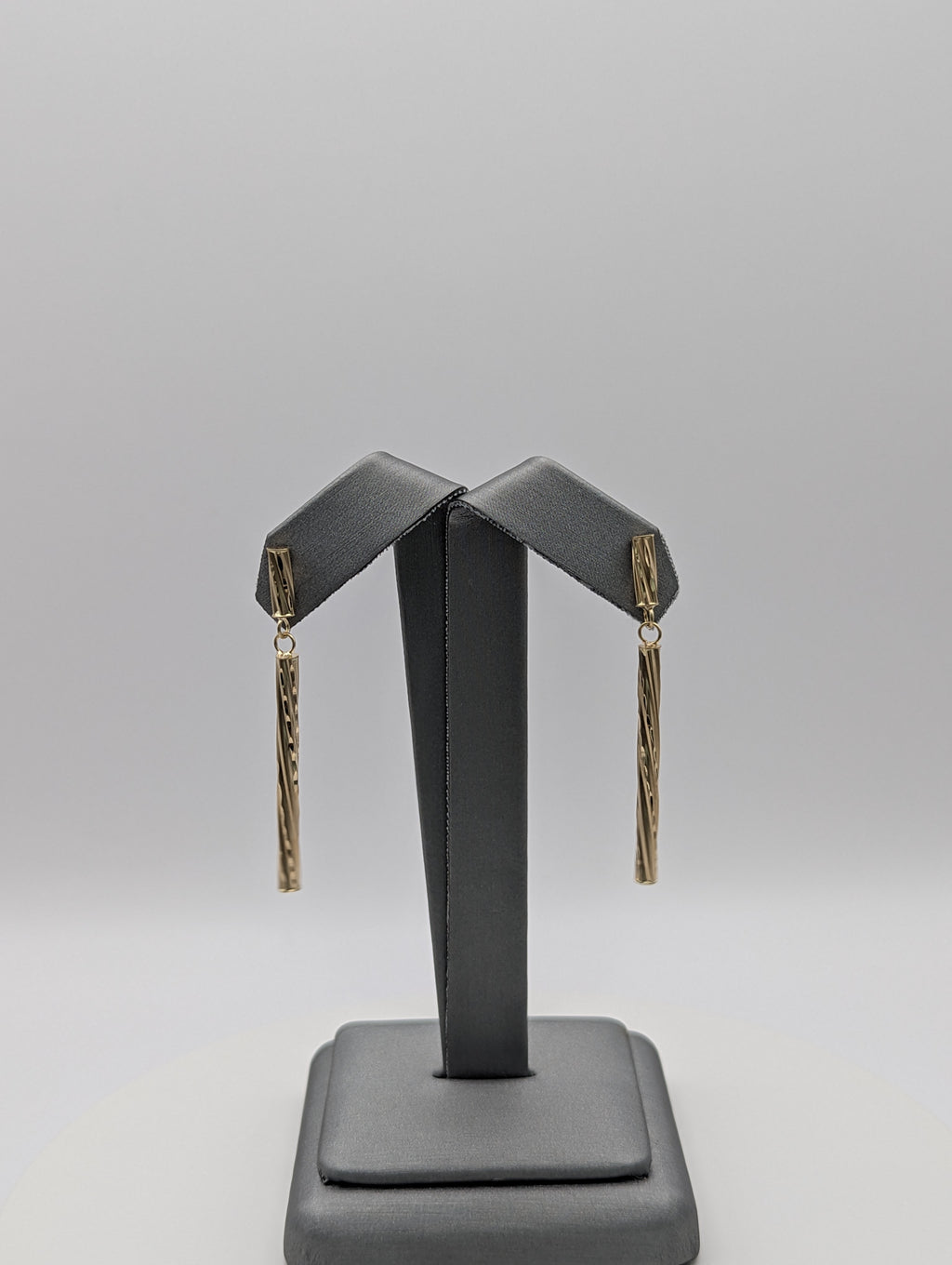 Pendientes Colgantes Retorcidos de Oro Amarillo de 14K con Talla Diamante