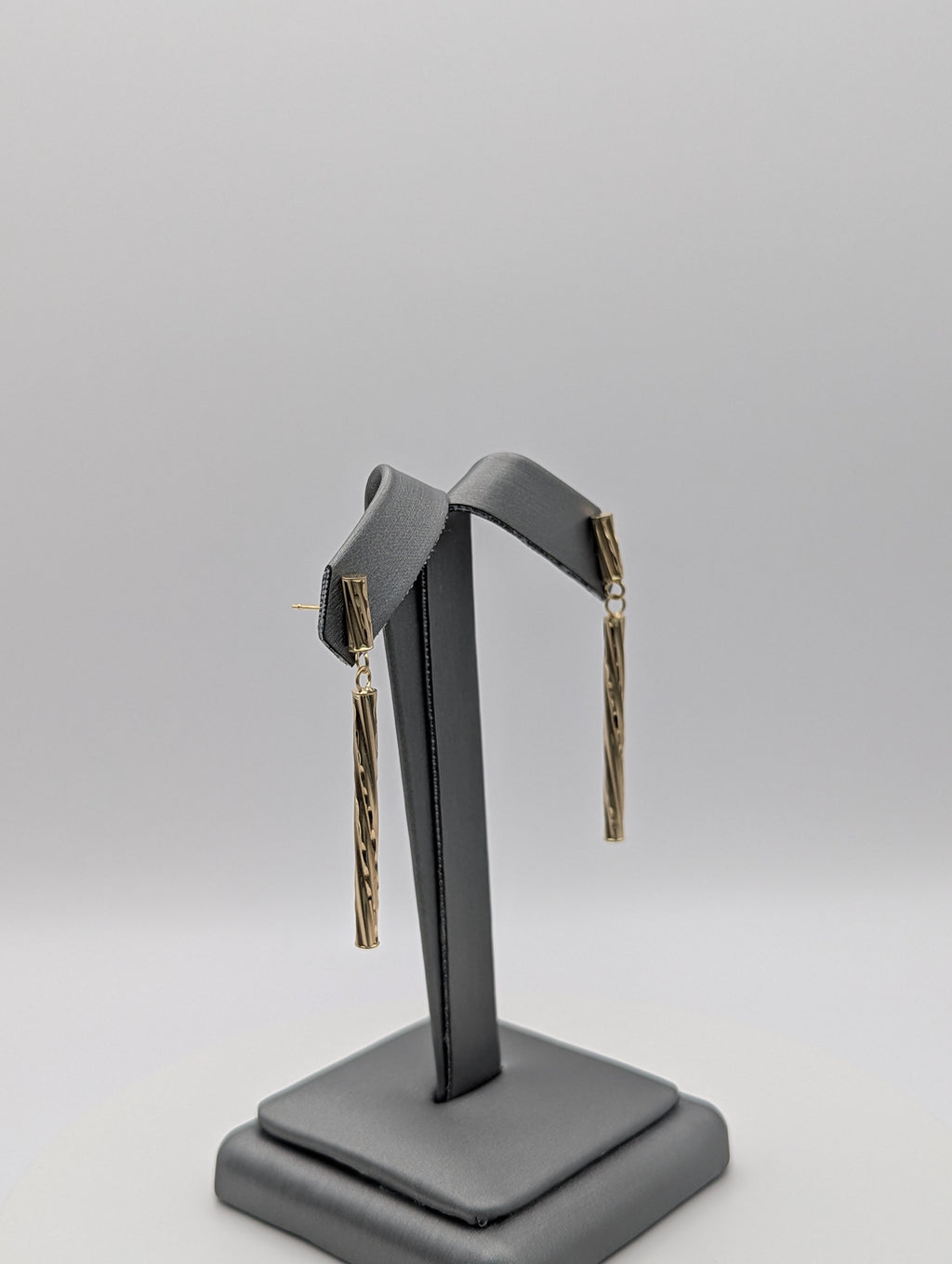 Pendientes Colgantes Retorcidos de Oro Amarillo de 14K con Talla Diamante