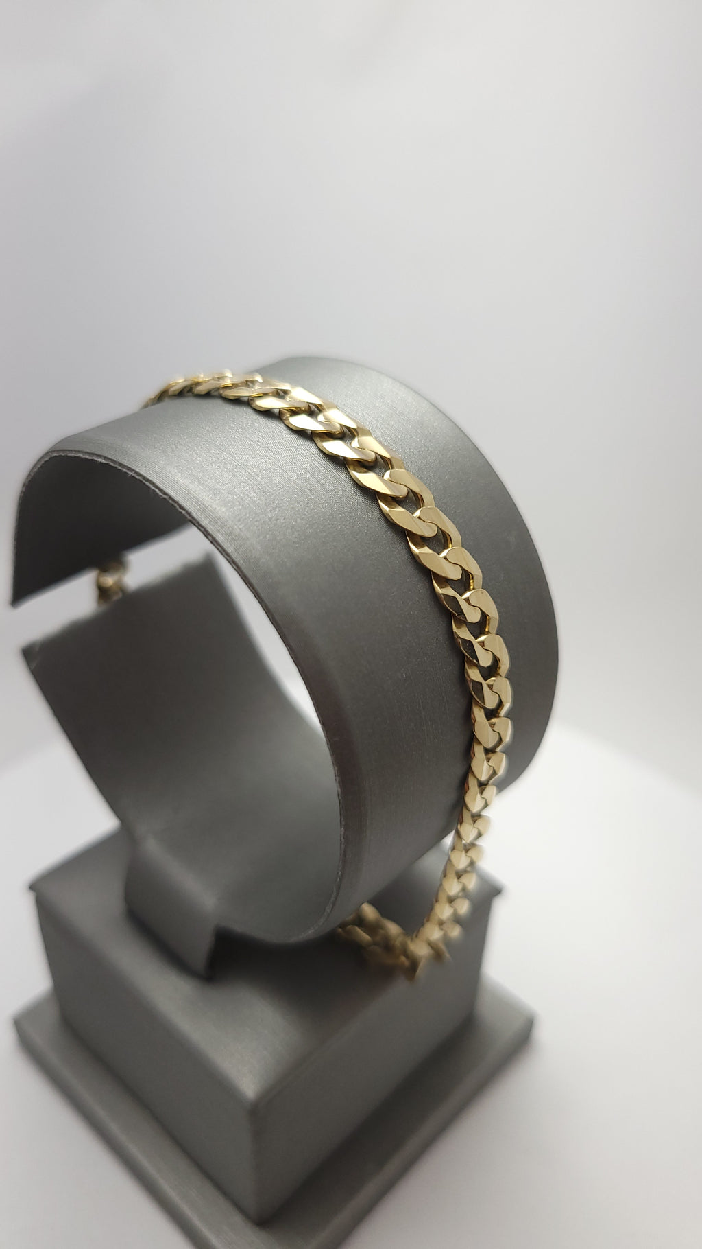 Pulsera de oro amarillo de 10K con eslabones de cadena tipo 'Curb'