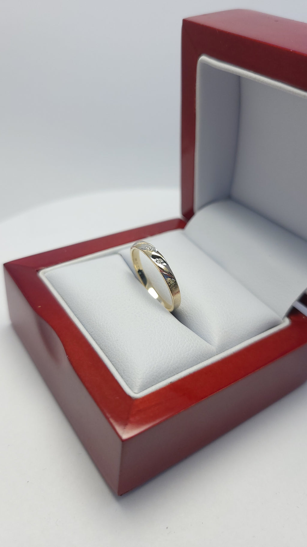 10K YG Diamond Band