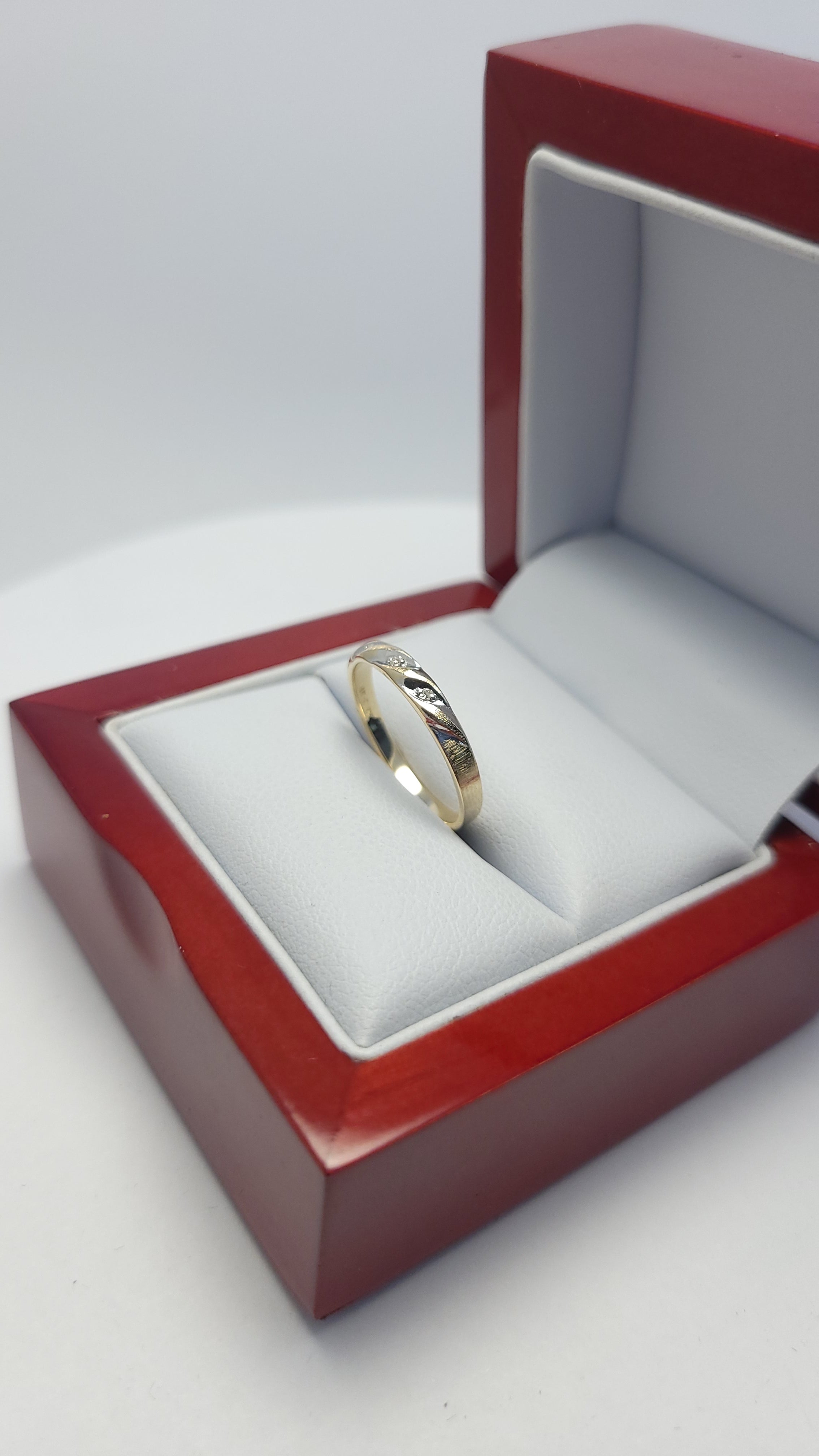10K YG Diamond Band