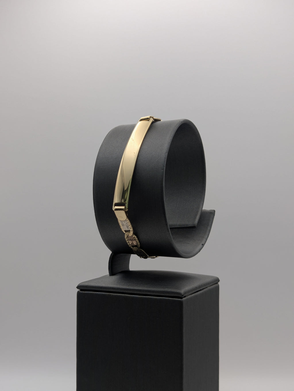 Pulsera grabable de oro amarillo de 14K