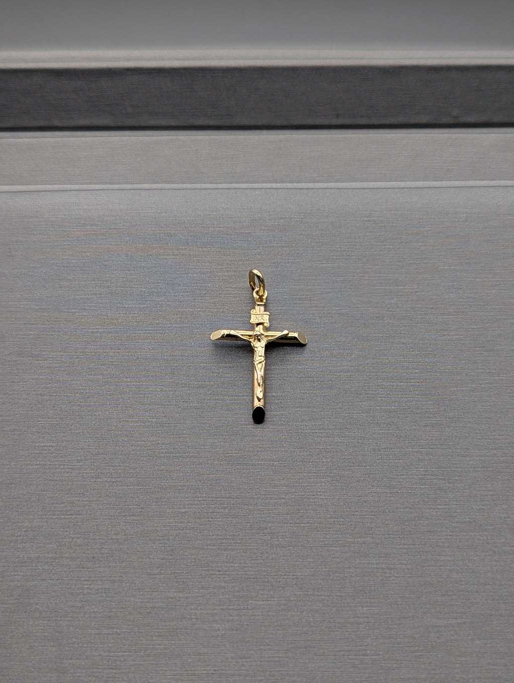 Colgante Crucifijo de Oro Amarillo de 14K