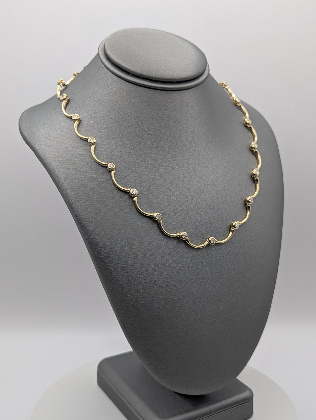 Collar de oro amarillo de 14K con diamantes