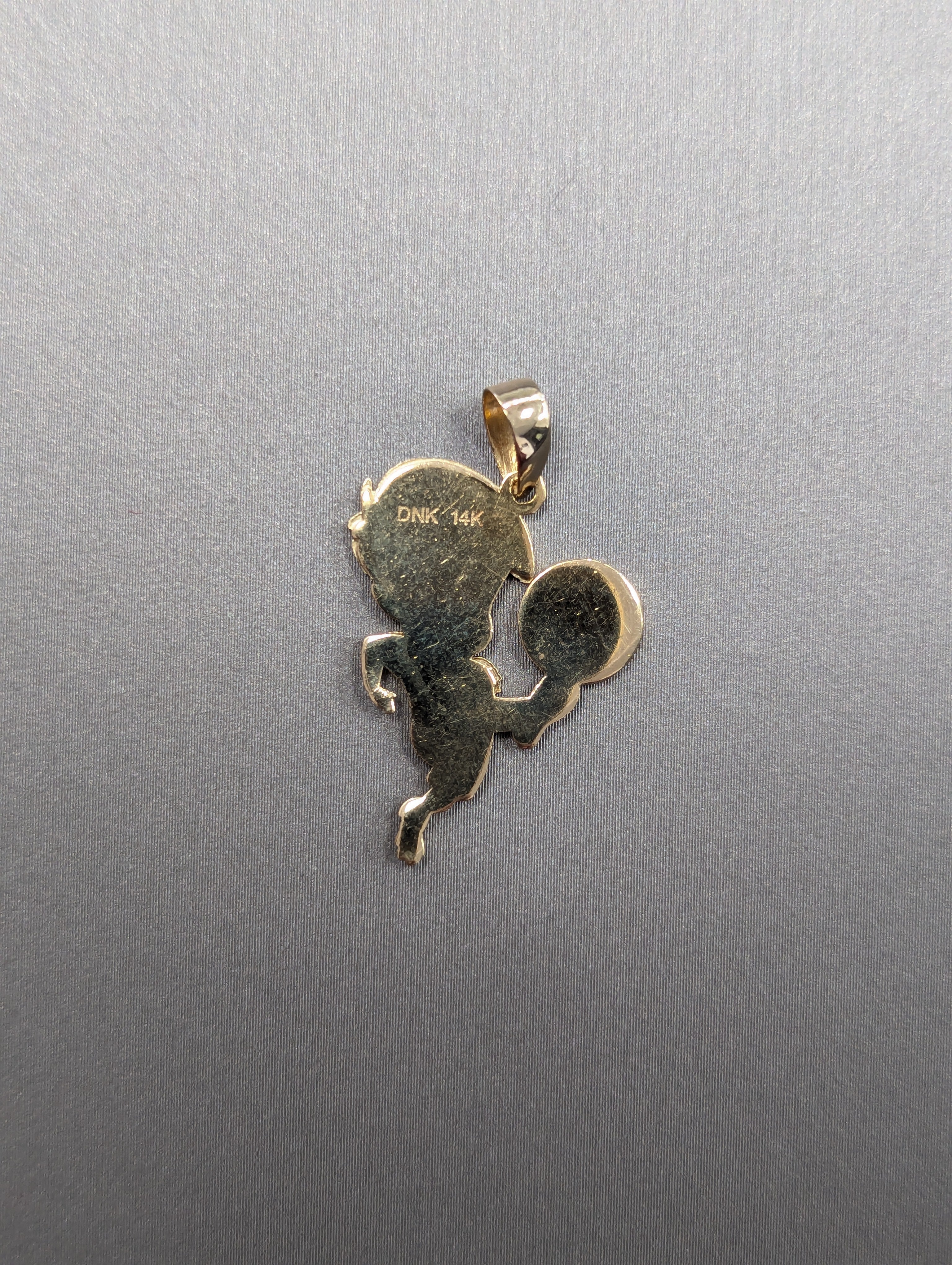 Colgante de niño de fútbol bicolor de 14K