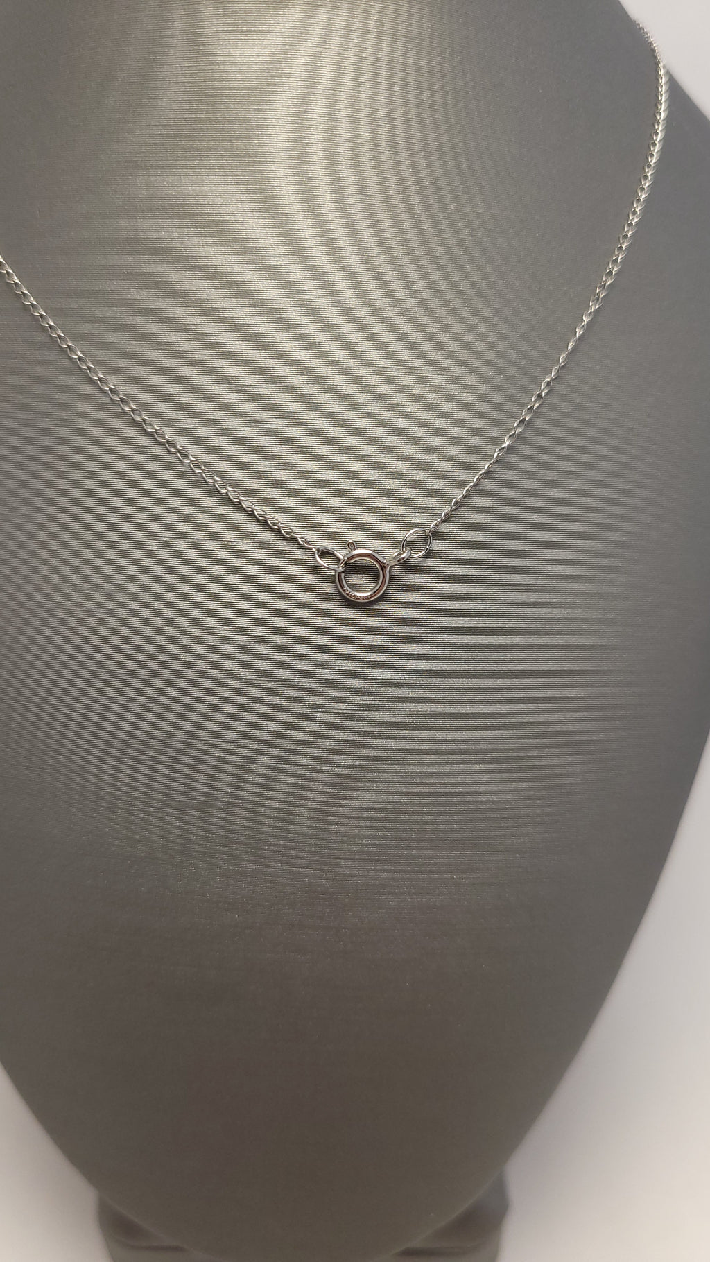 Collar de 14K en oro blanco con diseño de eslabones finos