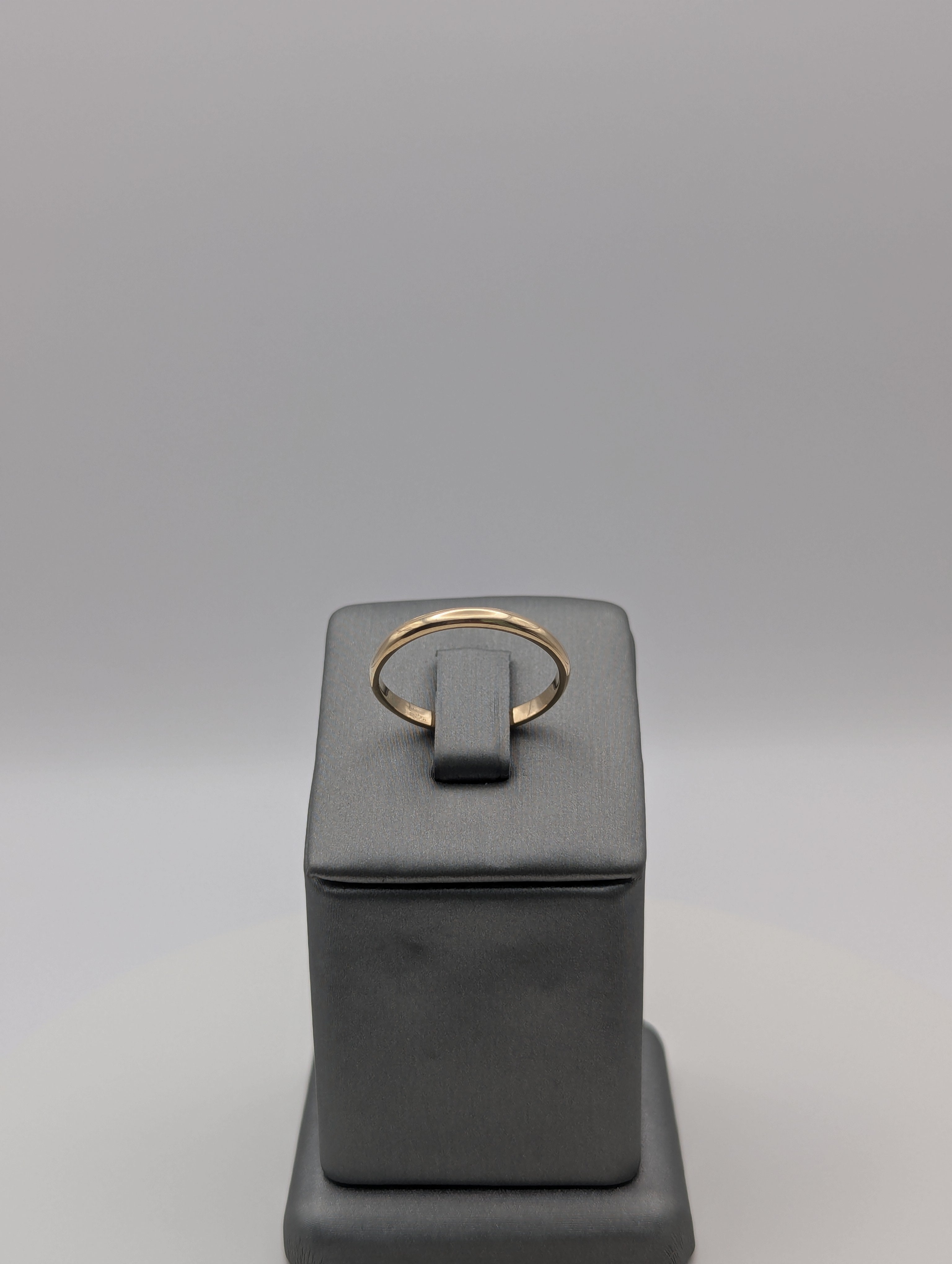 Anillo de boda de oro amarillo de 14 quilates