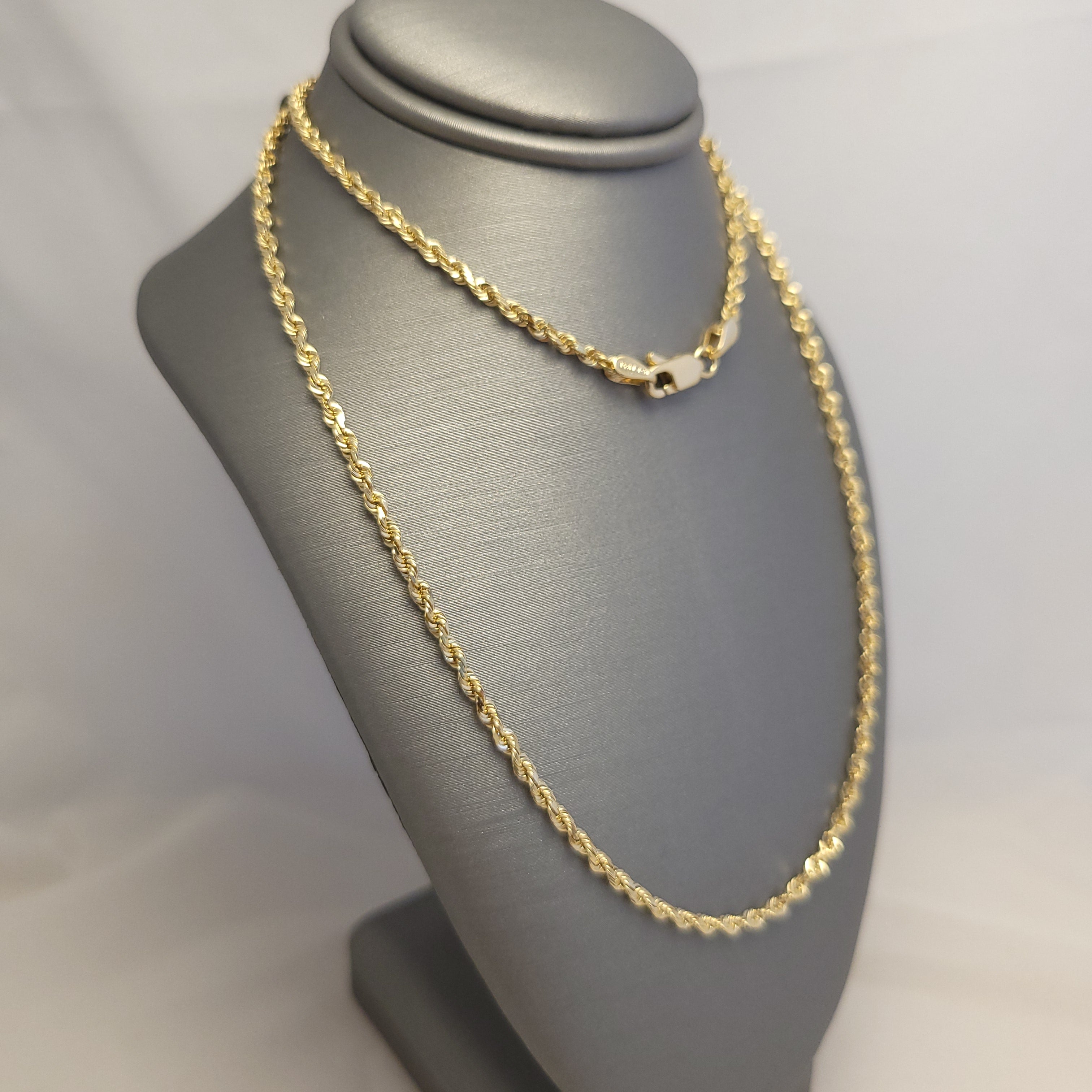 Cadena de oro macizo de 14K en estilo cuerda