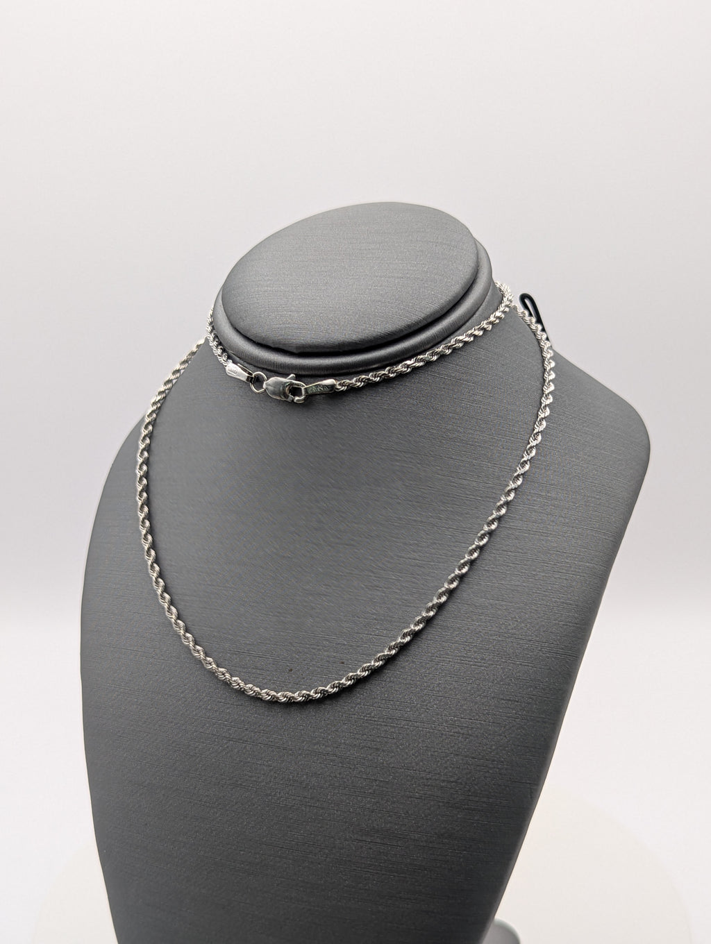Collar de cuerda maciza de oro blanco de 14K