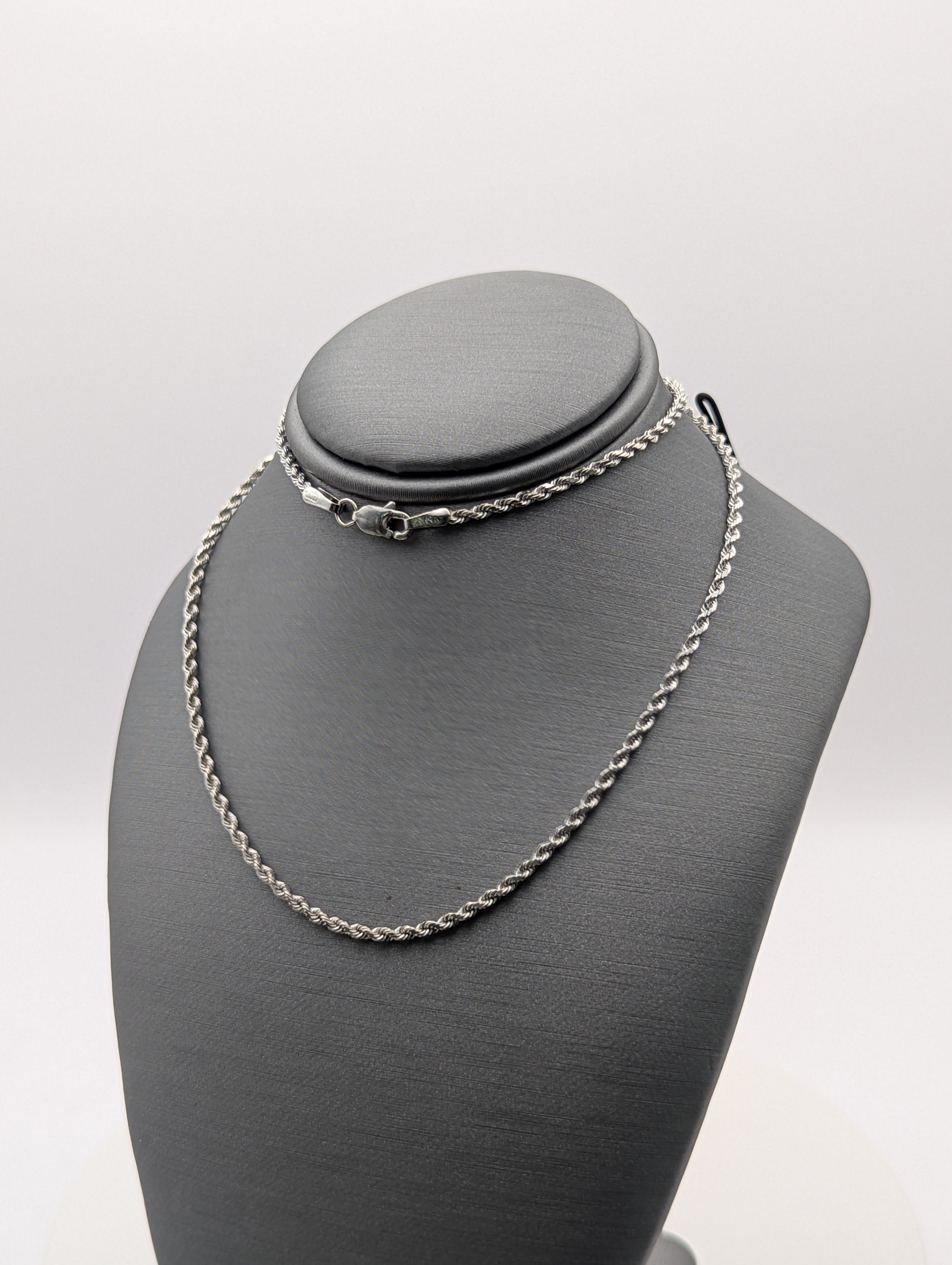 Collar de cuerda maciza de oro blanco de 14K