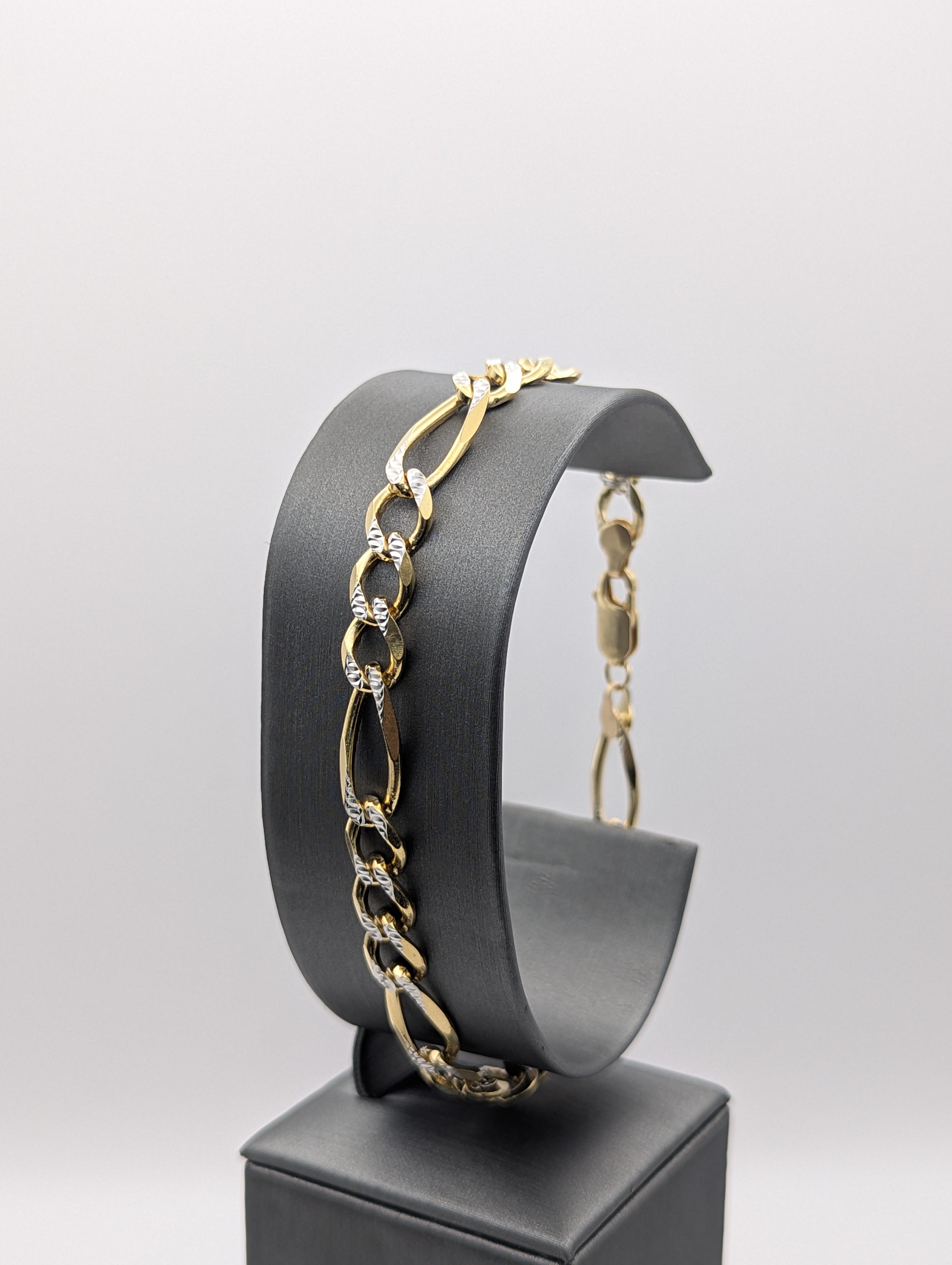 Pulsera Fígaro troquelada de 14K