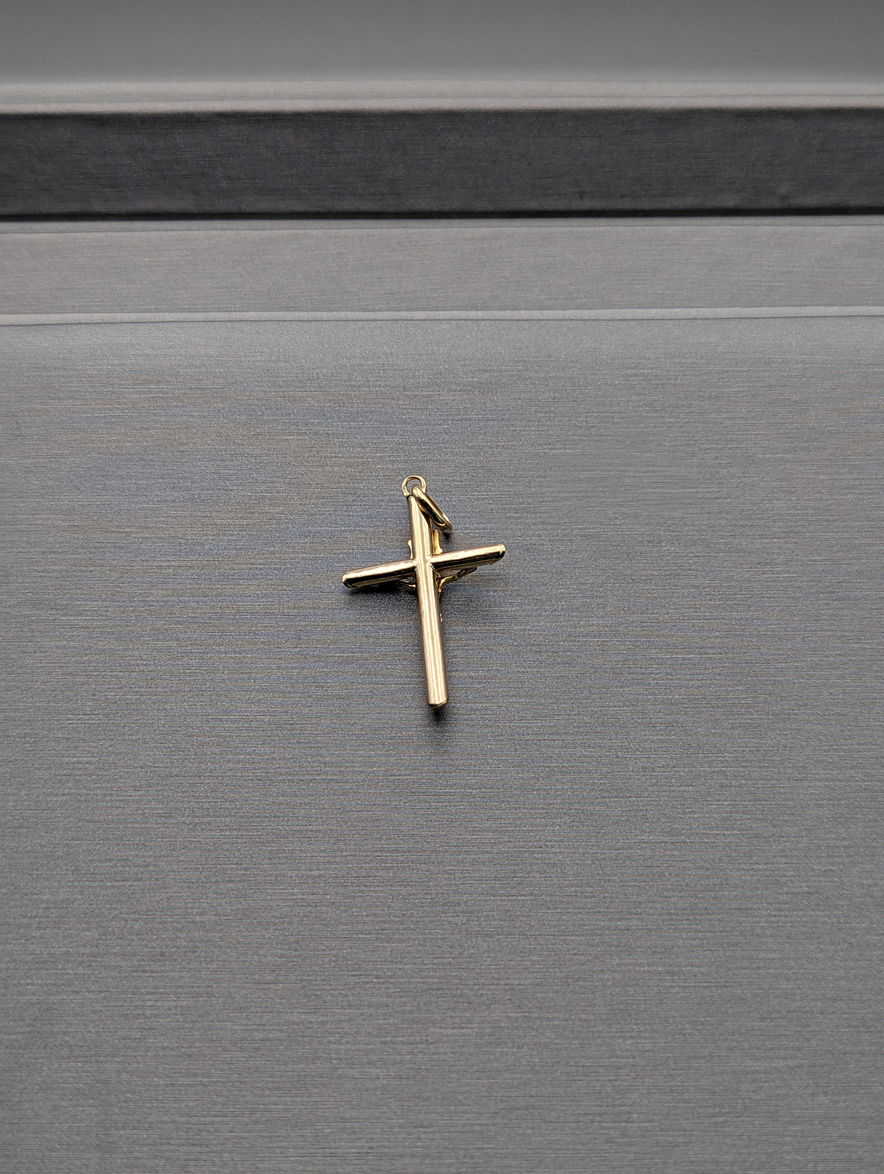 Colgante Crucifijo de Oro Amarillo de 14K