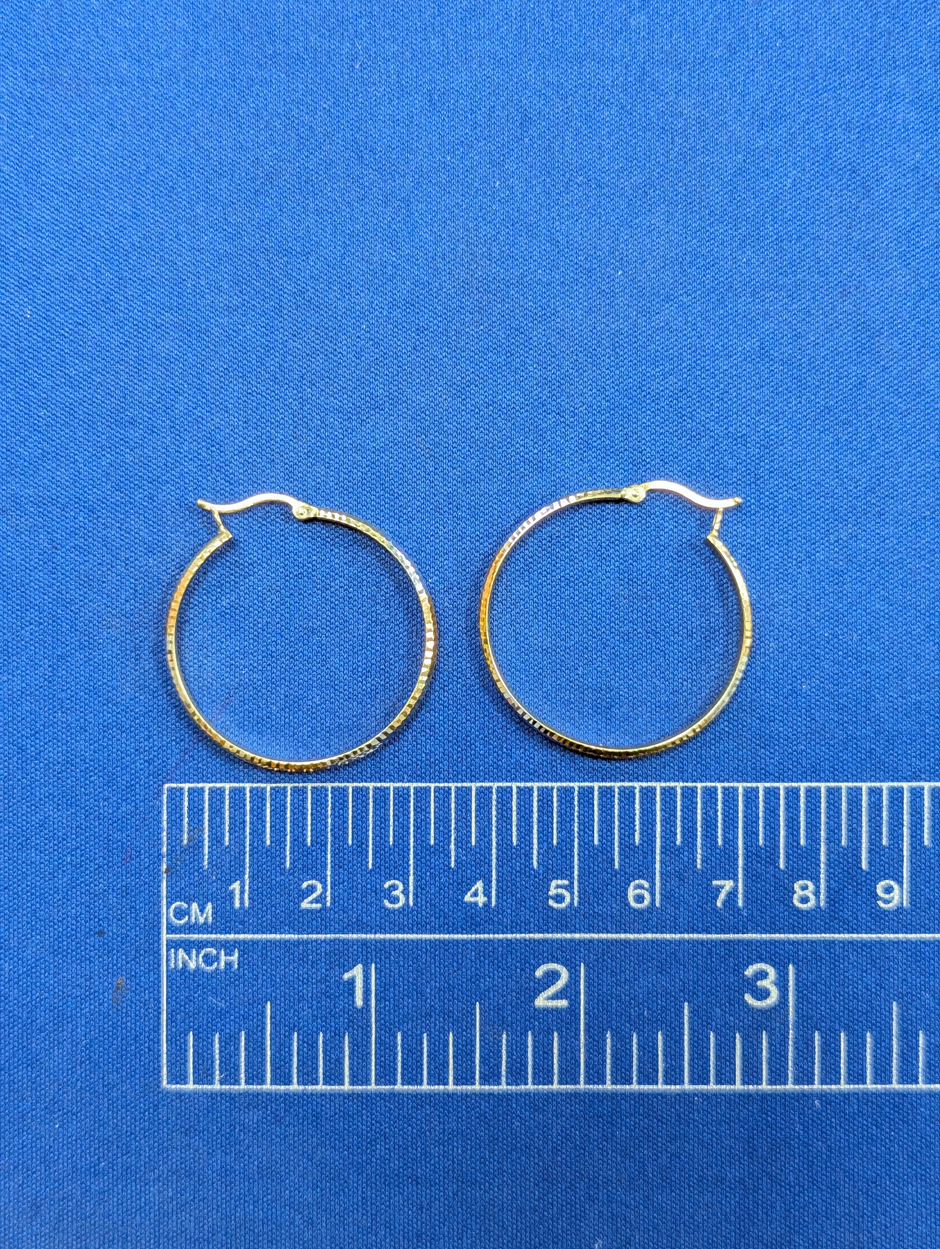 Pendientes de aro huecos de oro tricolor de 14K con corte de diamante