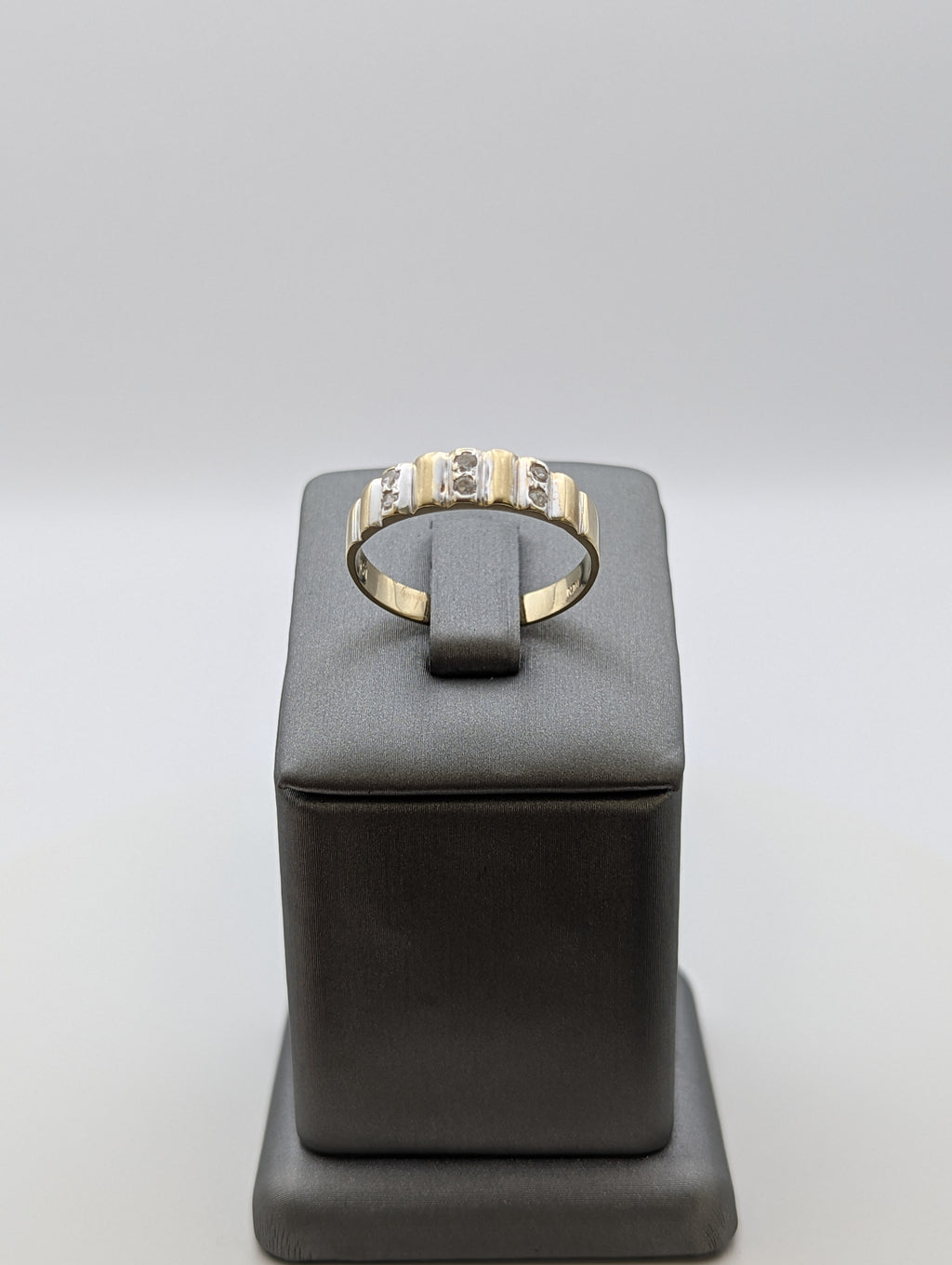 Anillo de boda de circonita cúbica de oro de 14 quilates amarillo/blanco