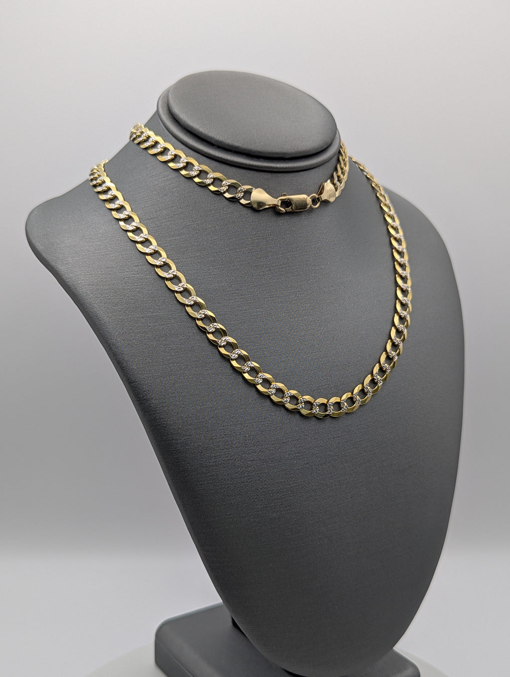 Cadena de eslabones cuadrados con corte de diamante de oro amarillo de 14K