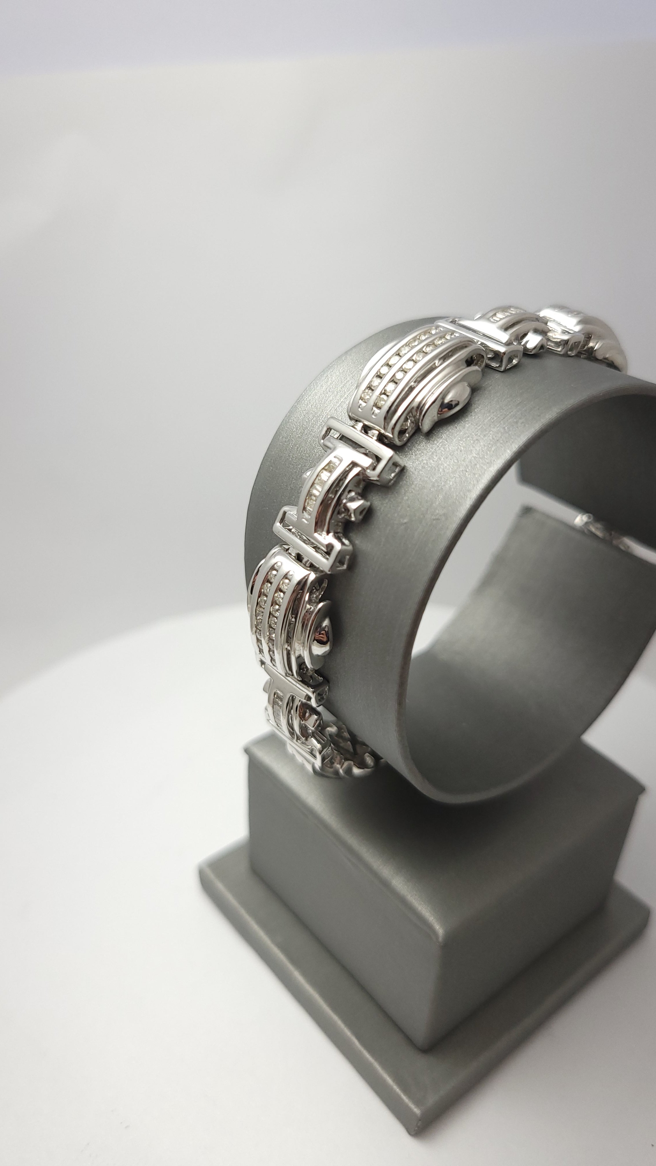 Pulsera de oro blanco de 14 quilates con diamantes