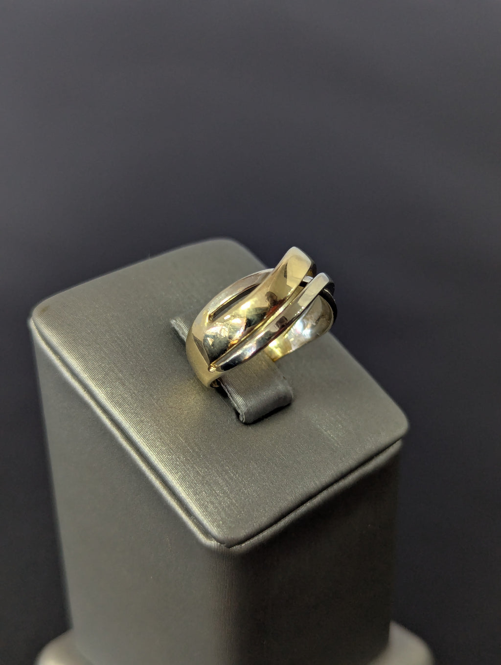 Anillo trenzado partido en oro blanco/amarillo de 14K