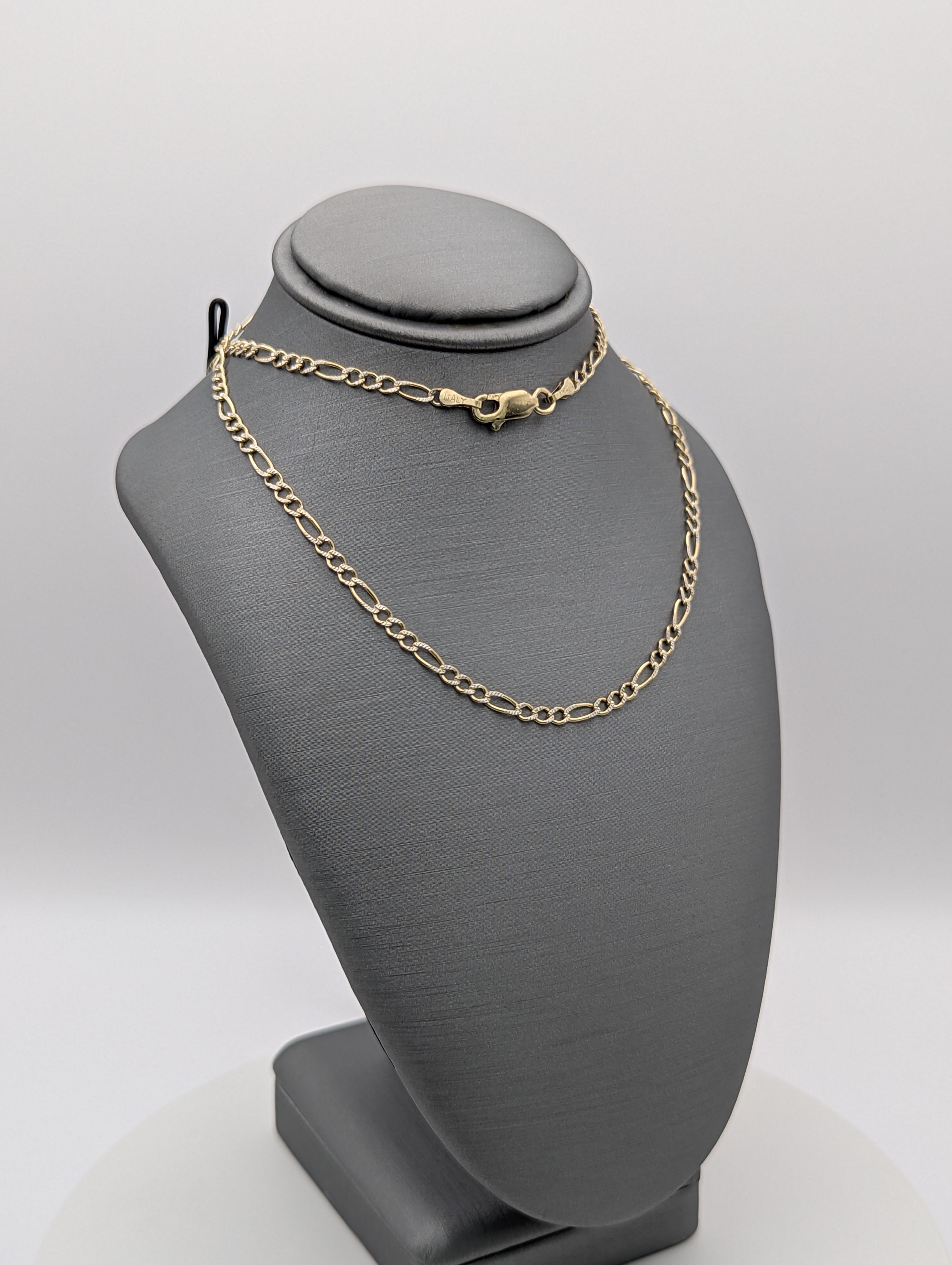 Cadena Fígaro de oro amarillo de 14K con corte de diamante