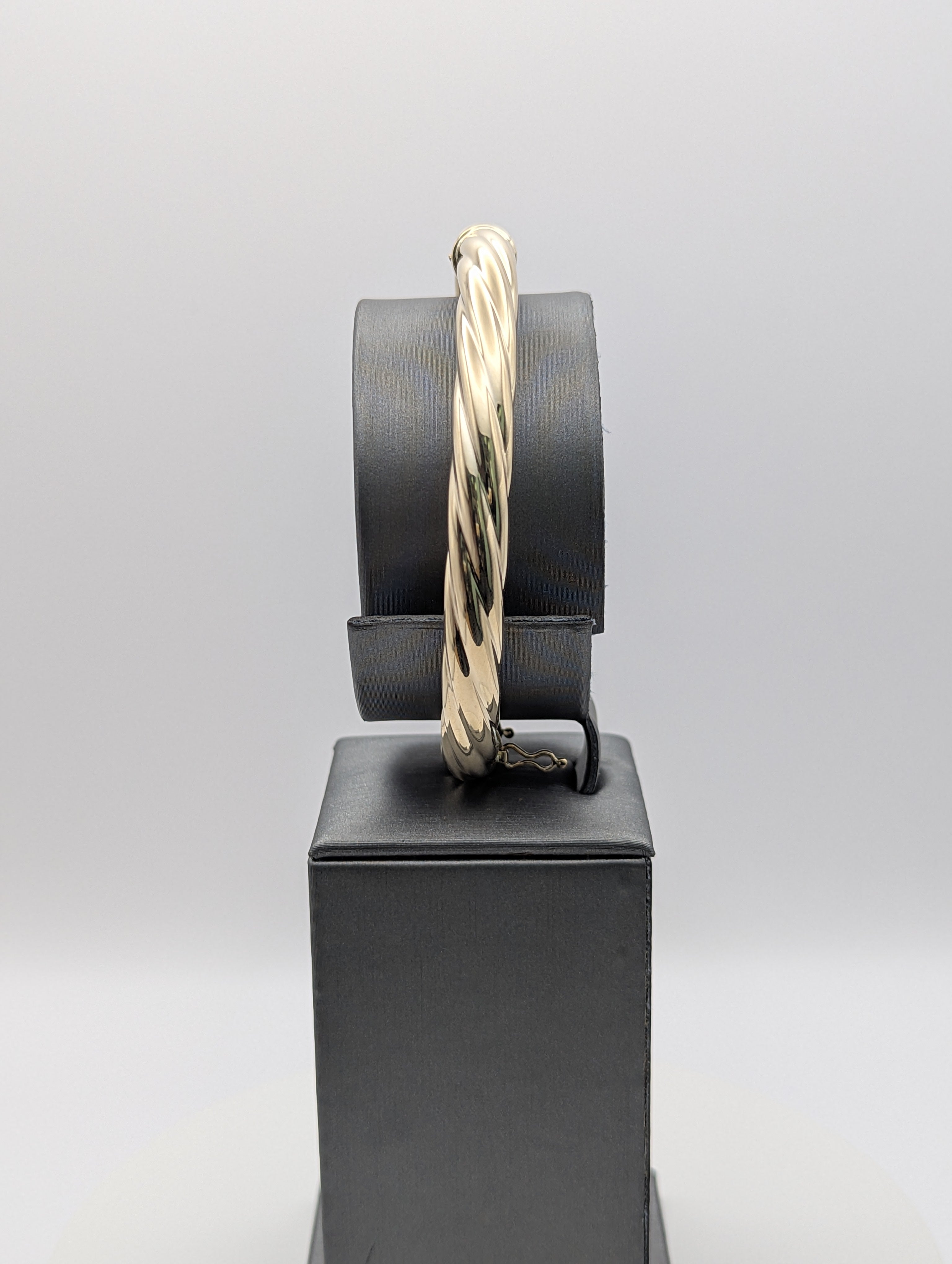 14K YG Twisted Bangle