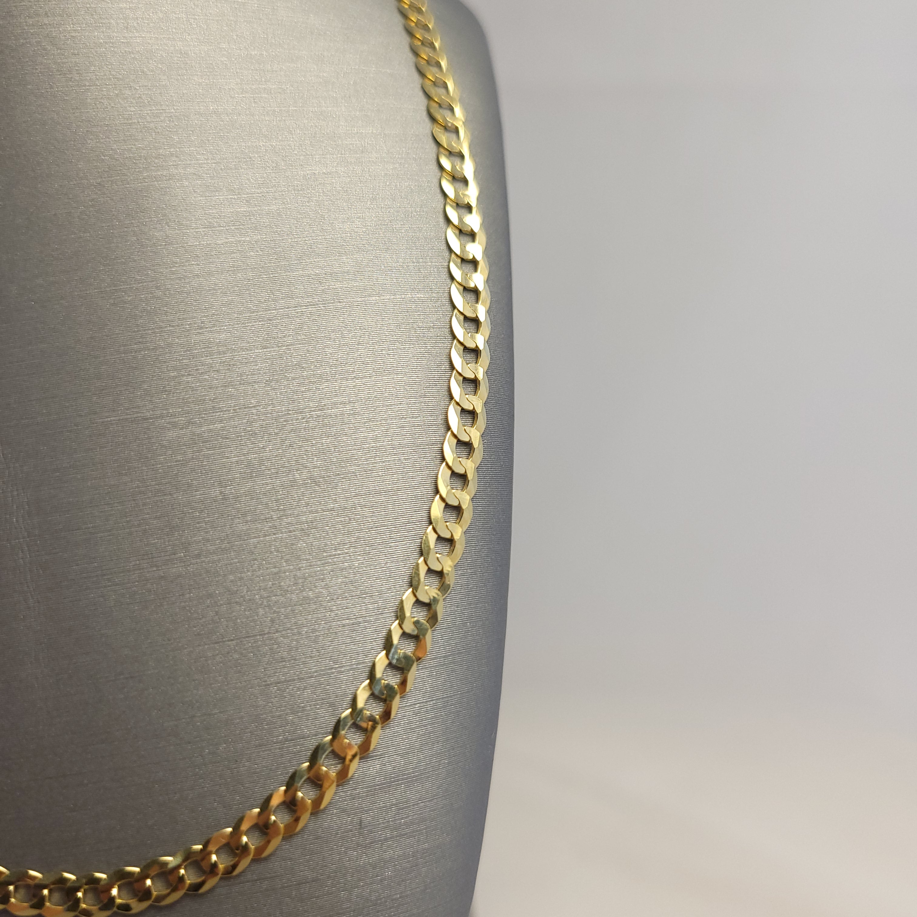 Cadena barbada sólida de oro amarillo de 14K