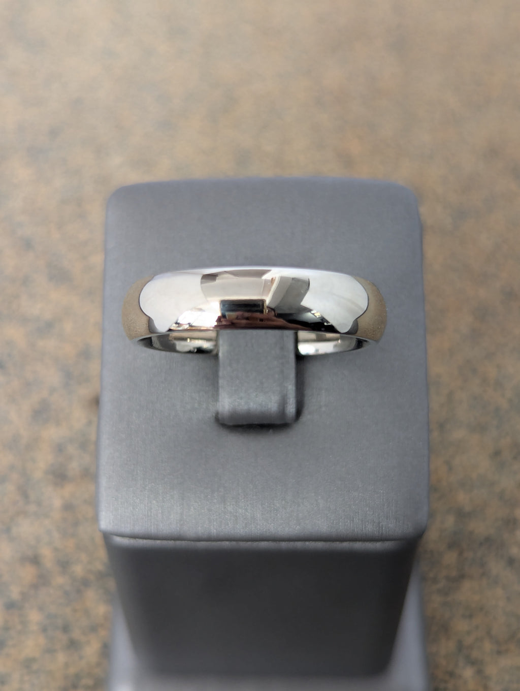 Anillo de boda de oro blanco de 14 quilates