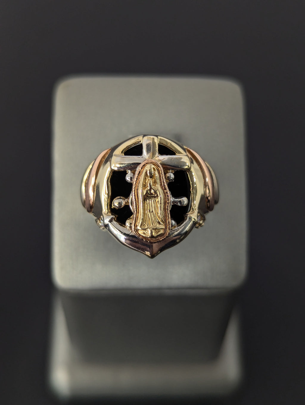 Anillo de la Virgen María con ancla tricolor de oro de 14K