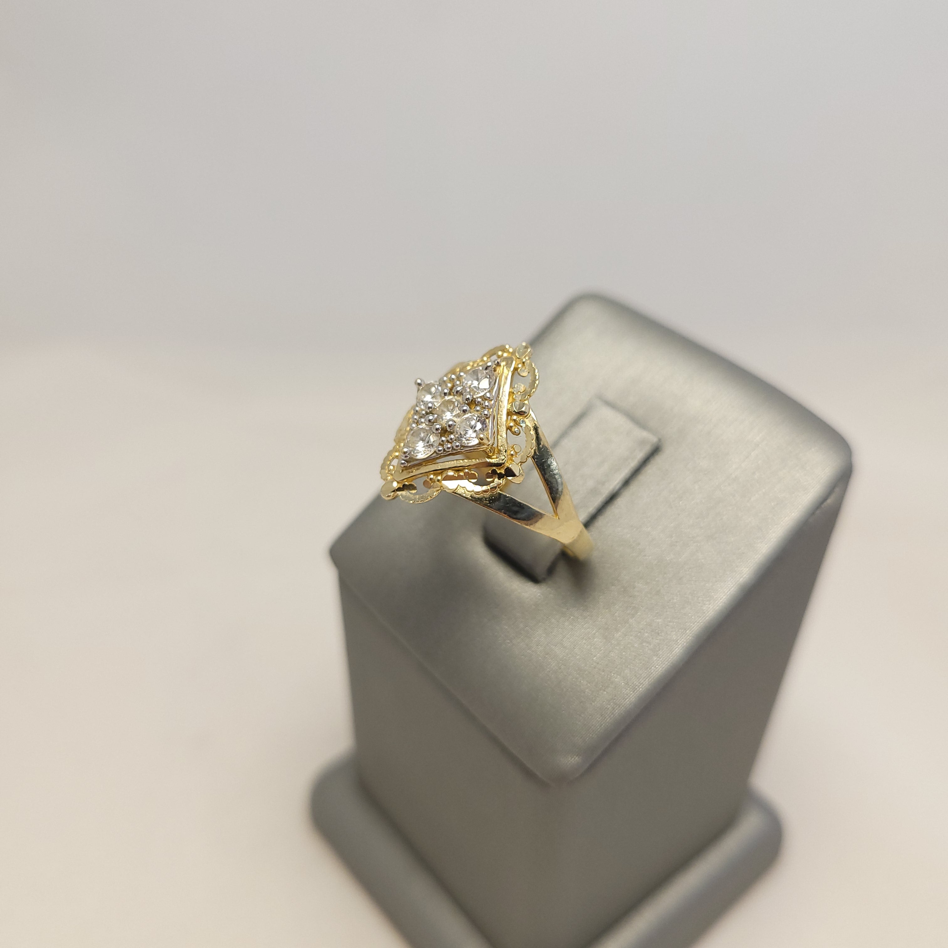 Anillo antiguo de fantasía de oro amarillo de 14 quilates