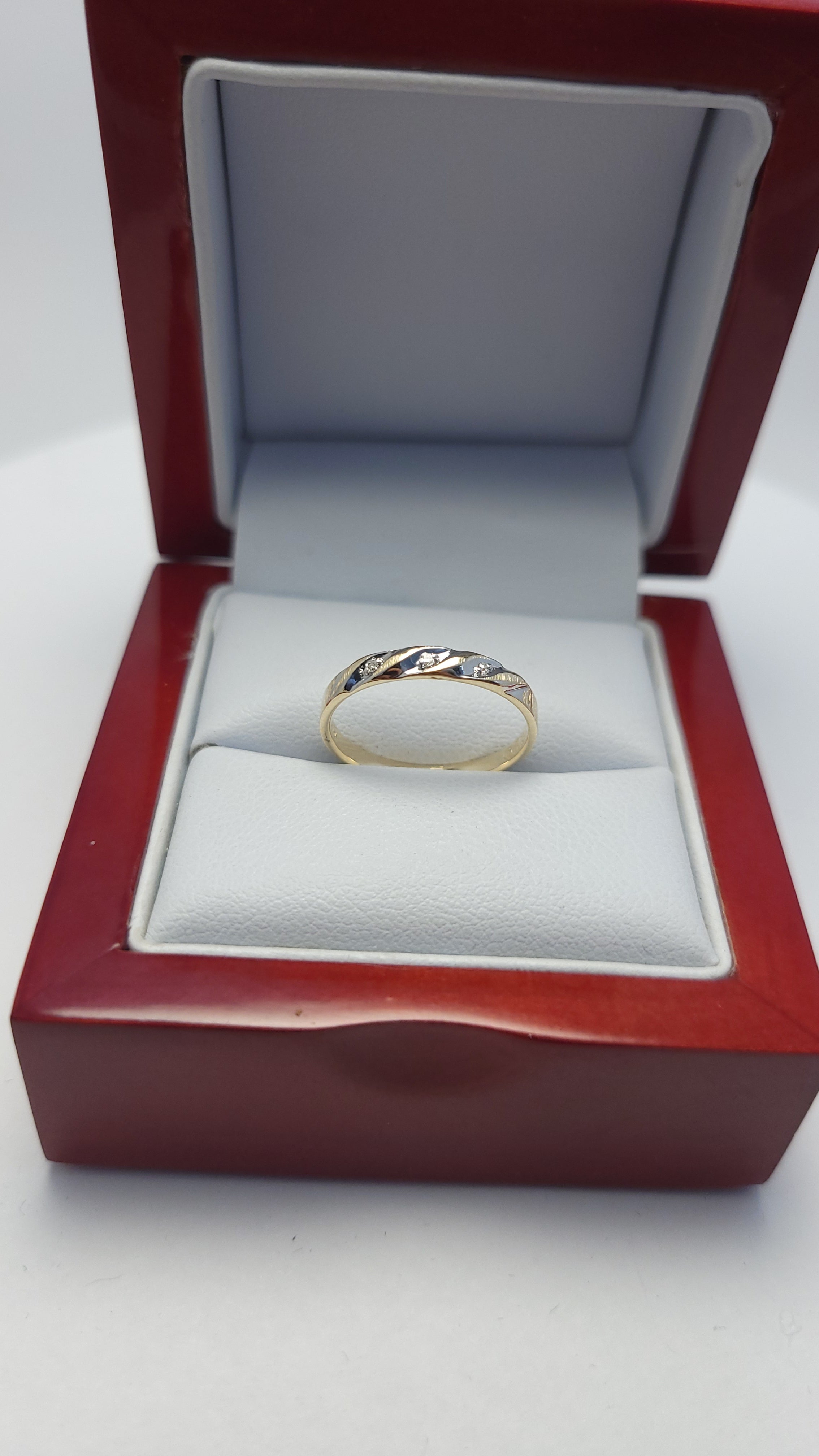 10K YG Diamond Band