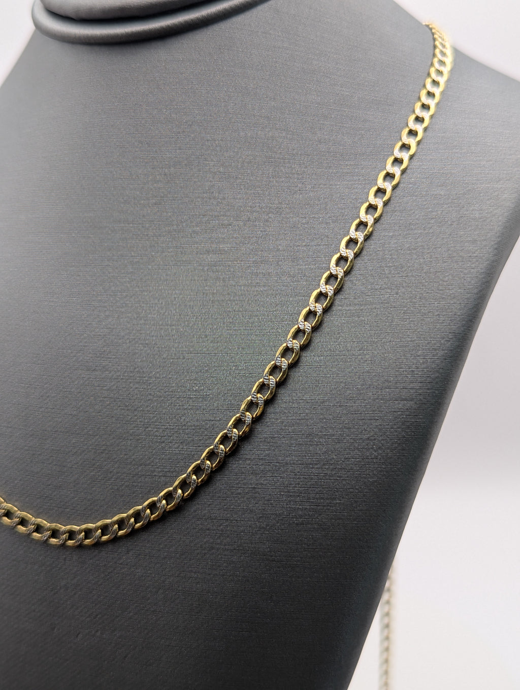 Cadena de eslabones tipo Curb, oro amarillo de 14K con corte de diamante