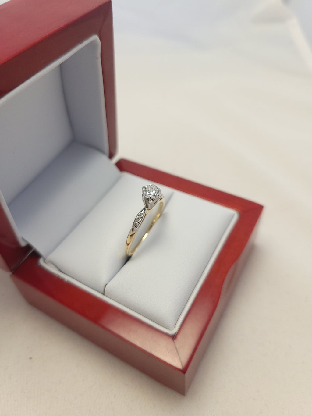 14K YG Round Diamond Eng Ring