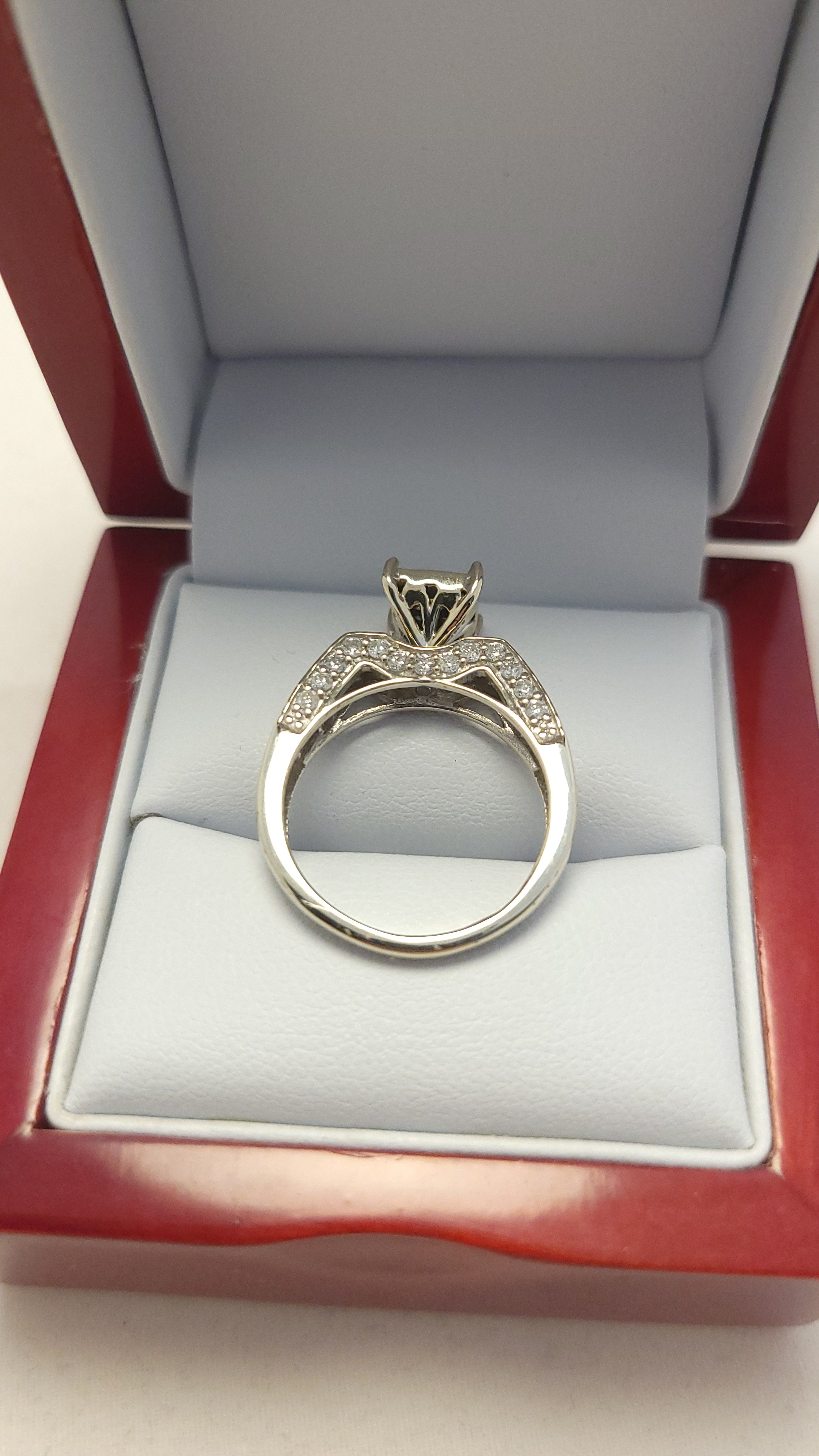 Anillo de diamante cuadrado de oro blanco de 14K