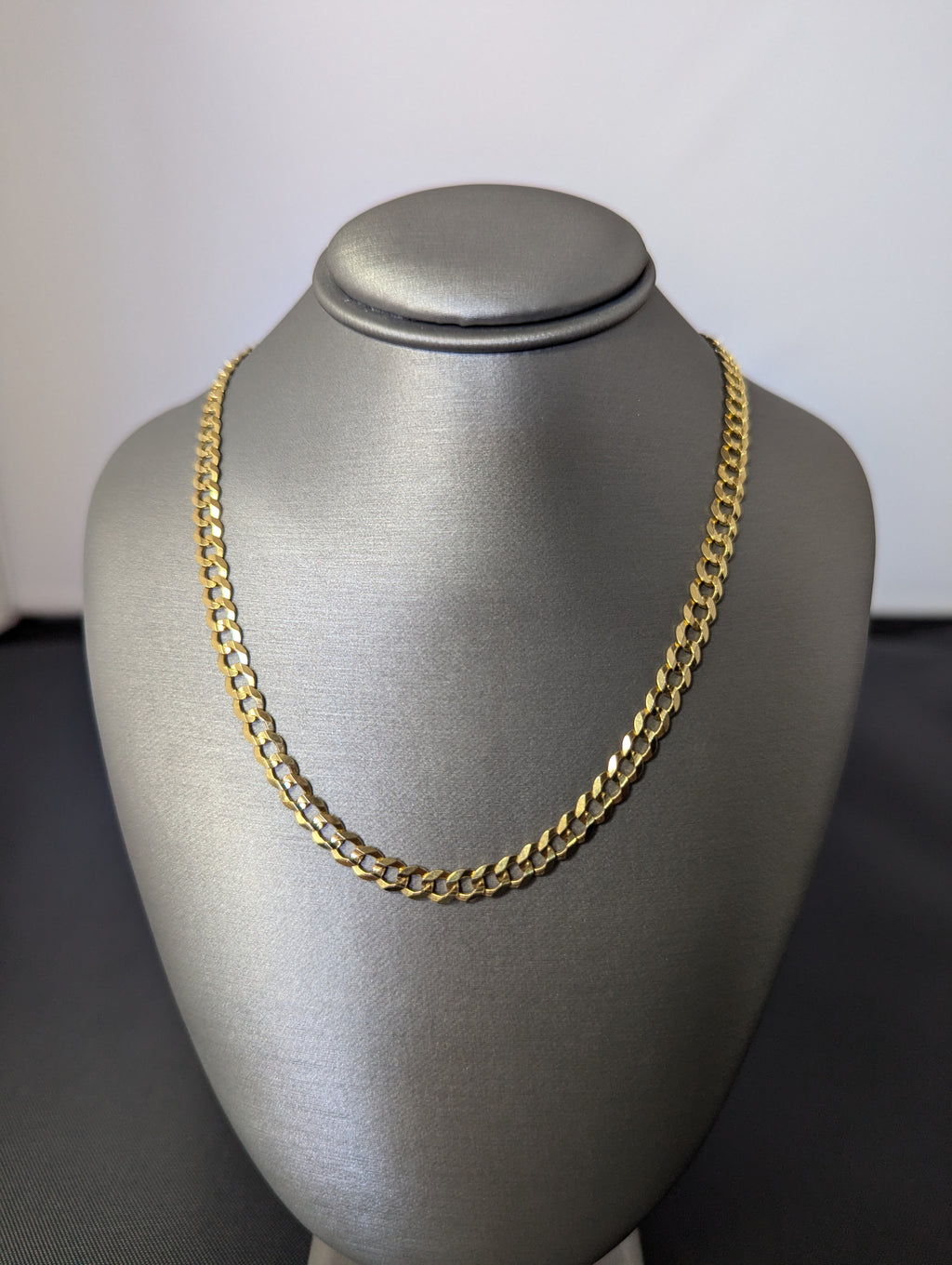 Cadena cubana plana ligera de oro amarillo de 14K