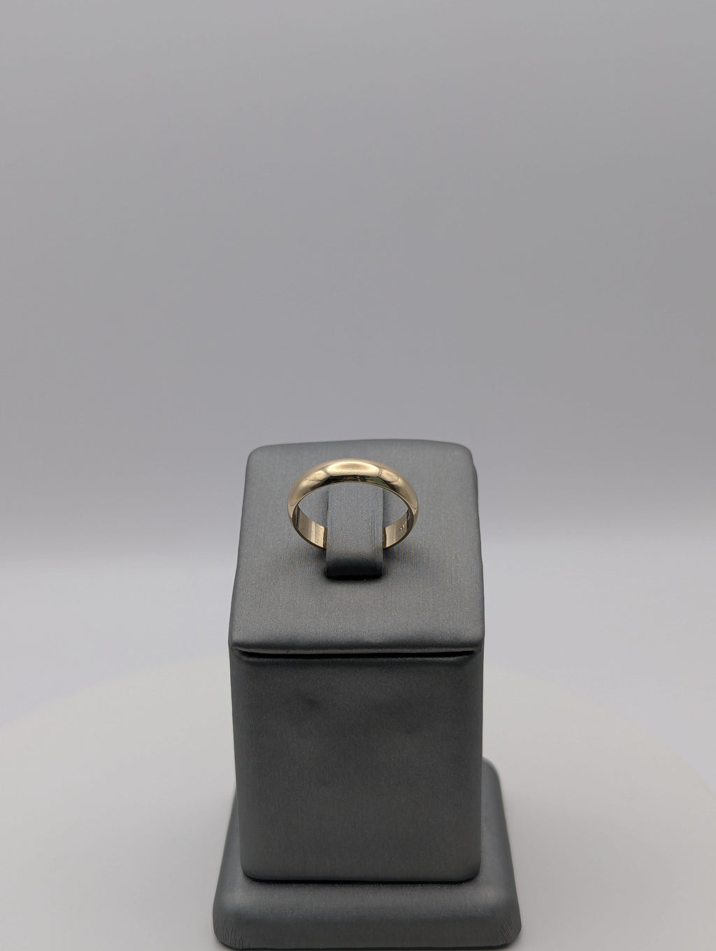Anillo de boda de oro amarillo de 14 quilates
