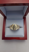 Anillo de oro amarillo de 14 quilates con diamantes