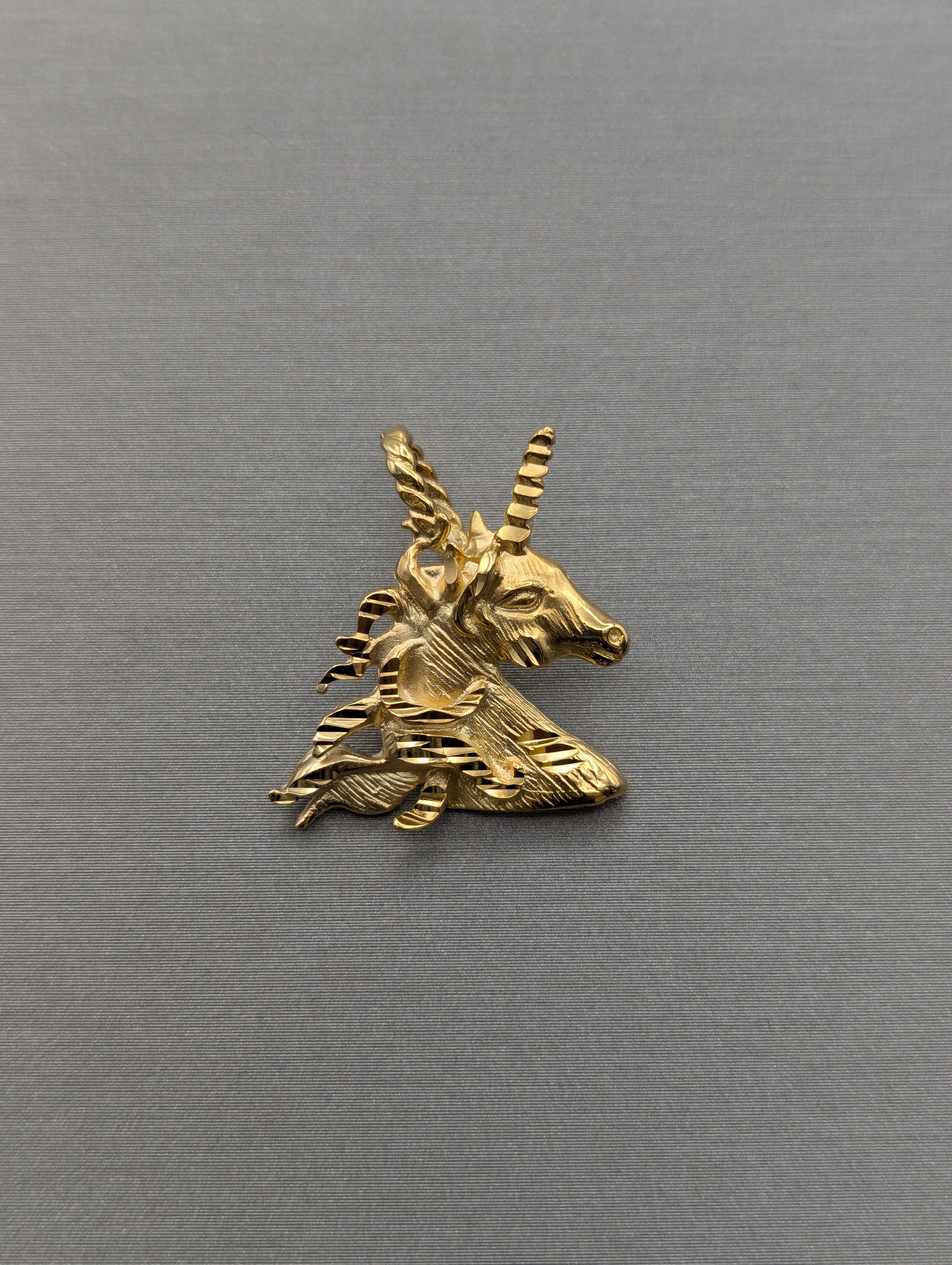 Dije Unicornio Oro Amarillo 14K Corte Diamantado