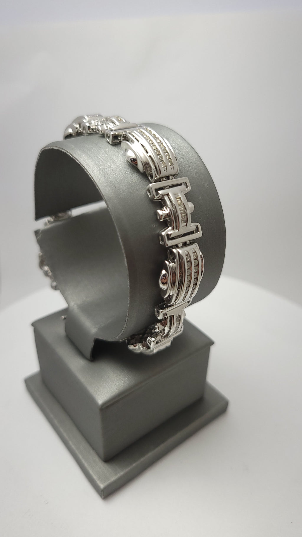 Pulsera de oro blanco de 14 quilates con diamantes