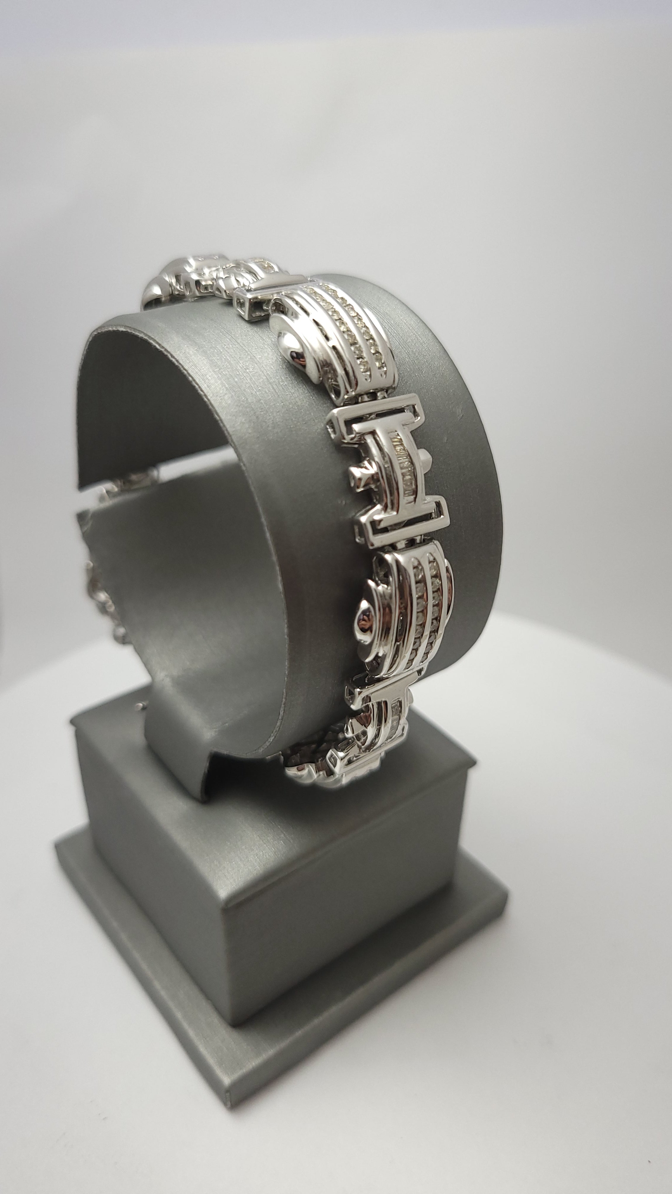 Pulsera de oro blanco de 14 quilates con diamantes