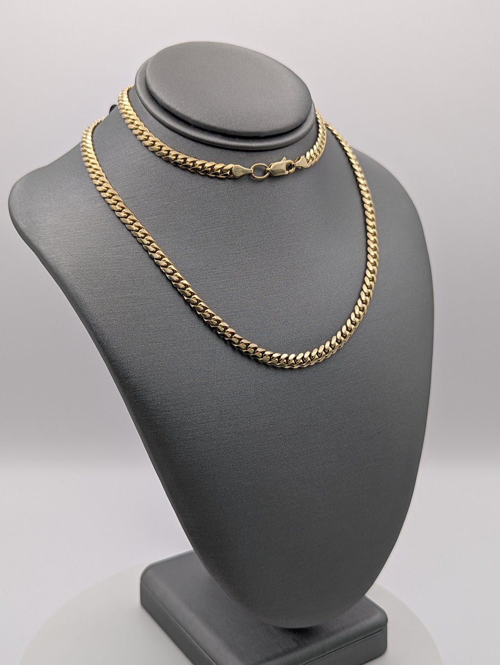 Cadena Cubana Miami Sólida de Oro Amarillo de 14K