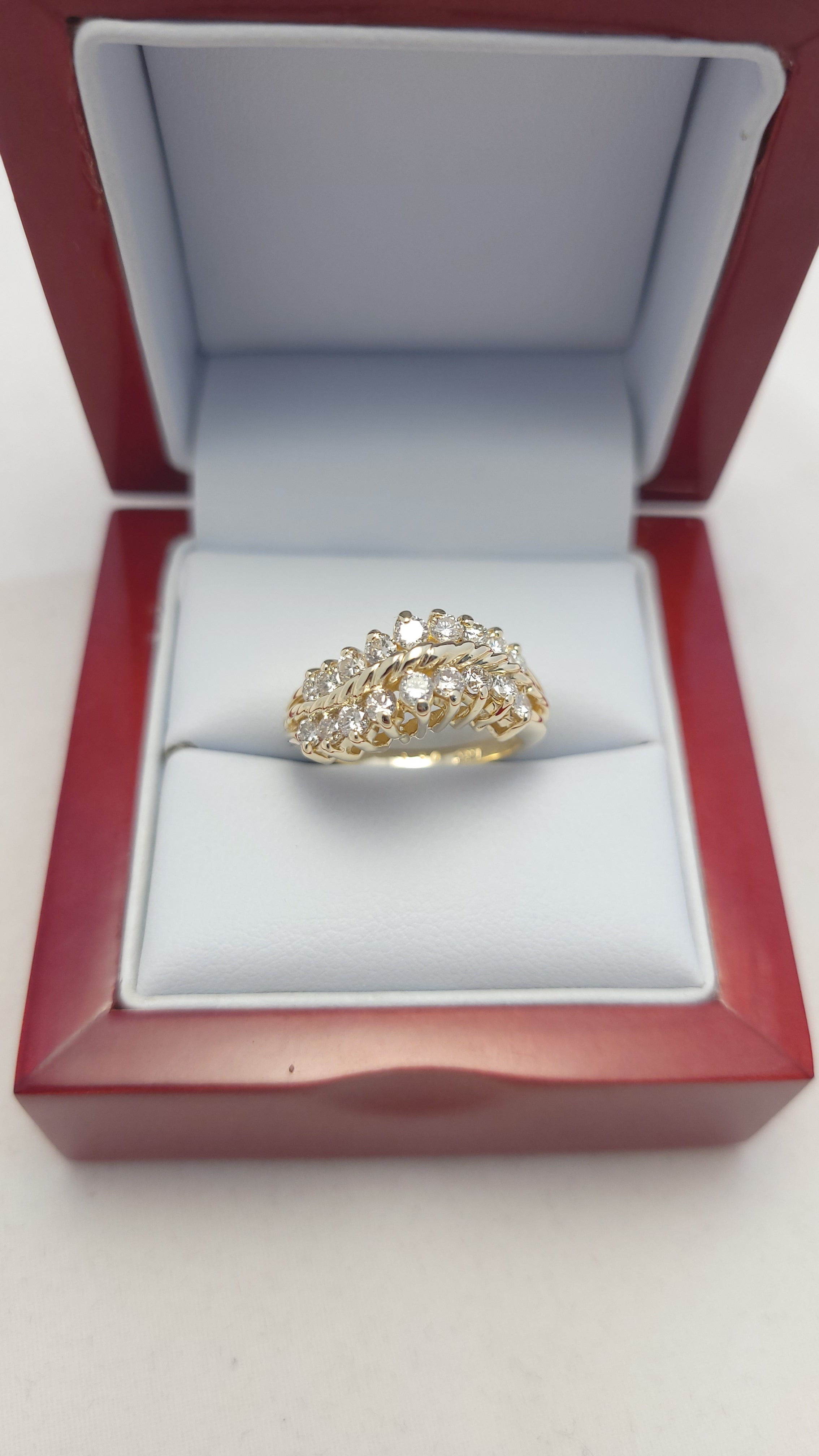 Anillo de oro amarillo de 14K con dos filas de diamantes fantasía